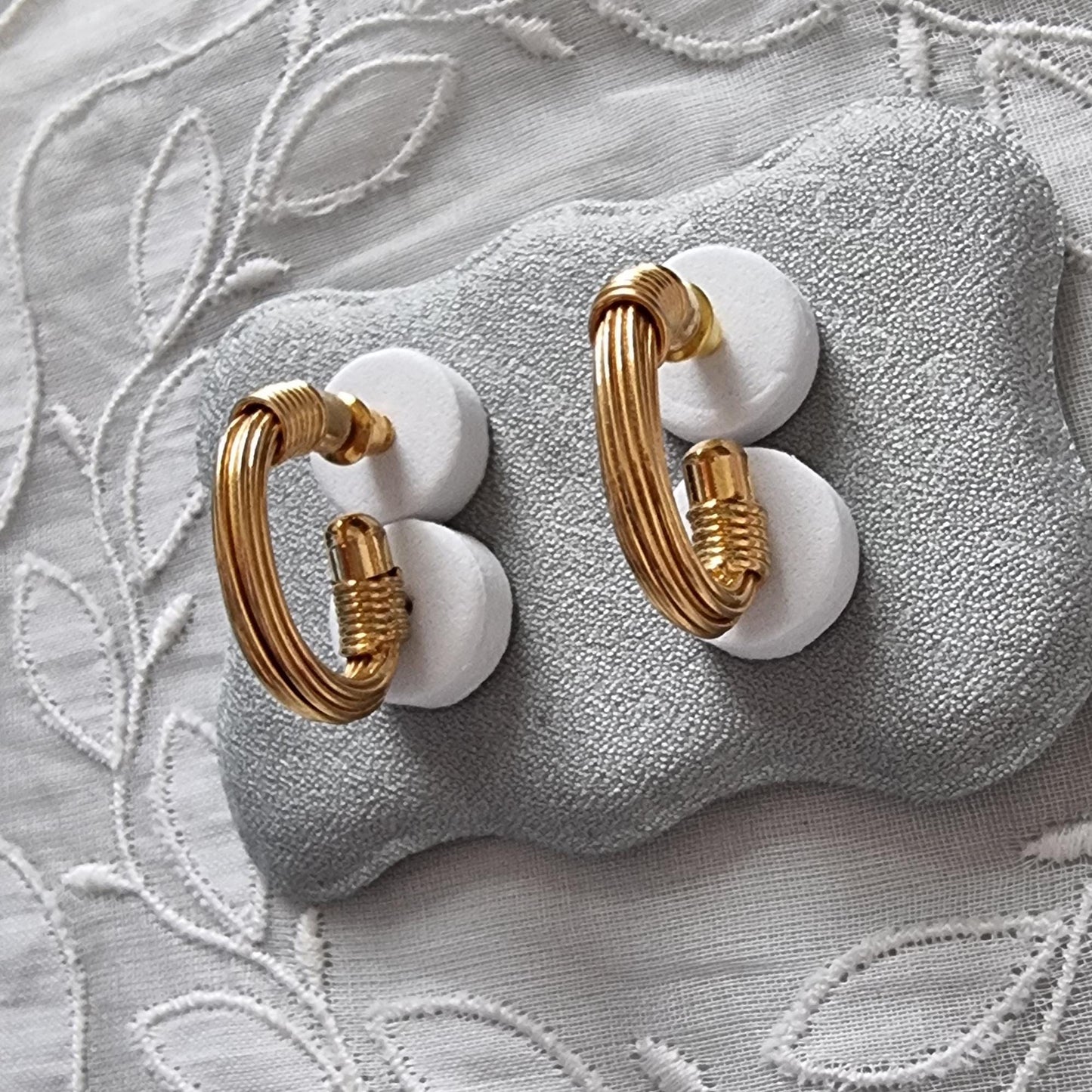 Posts - Small Gold Wires Hoop Earrings