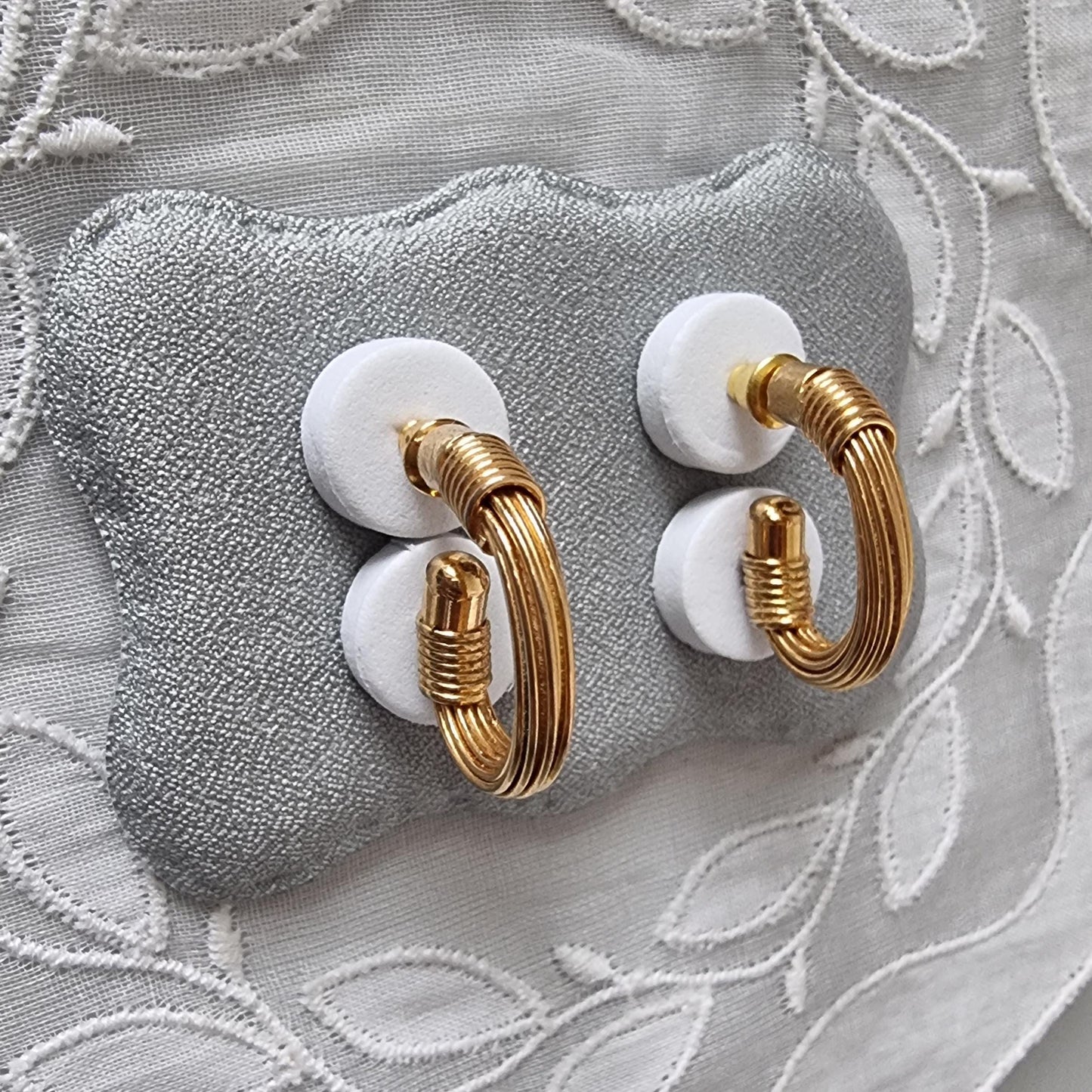 Posts - Small Gold Wires Hoop Earrings