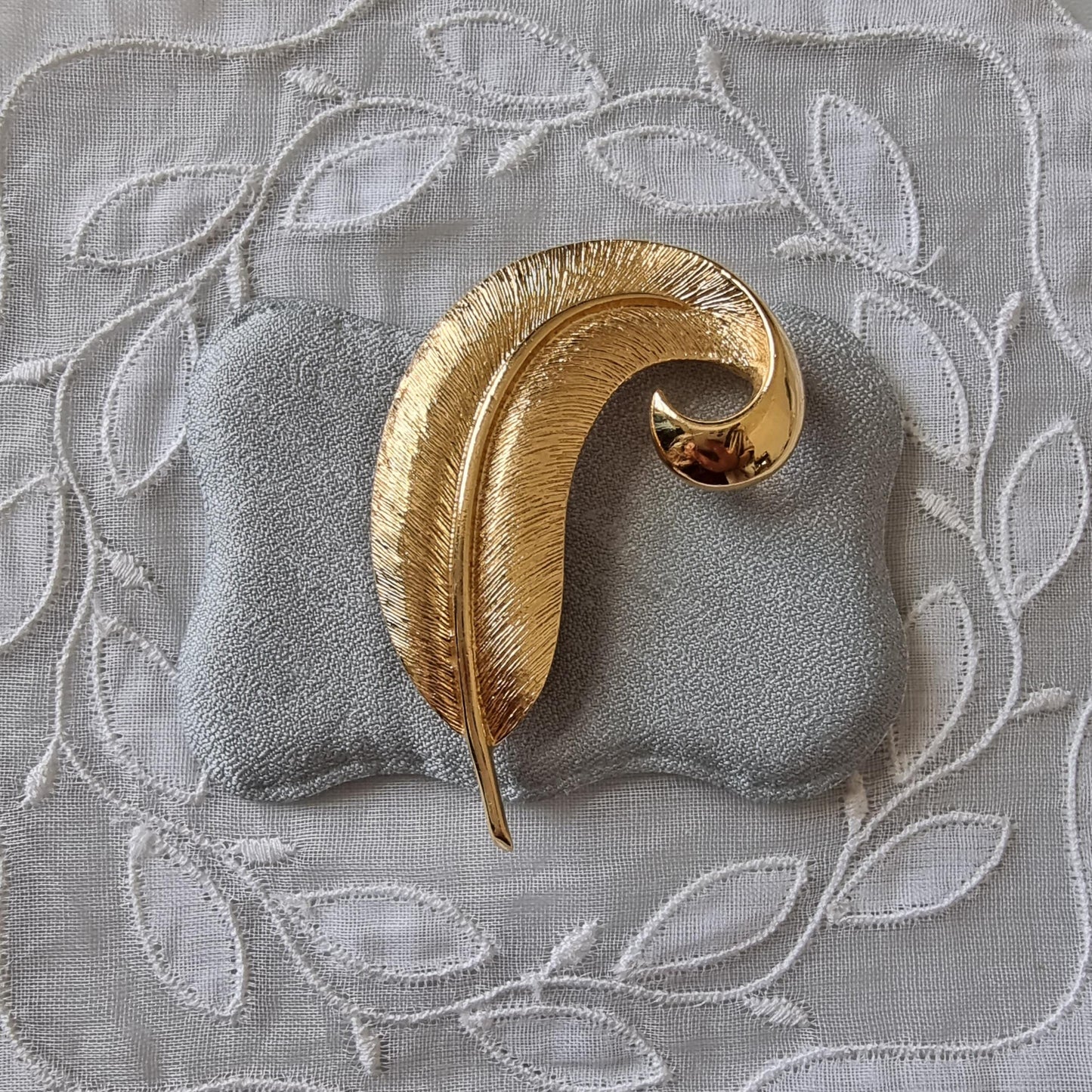 Brooch - Small Gold Feather Brooch