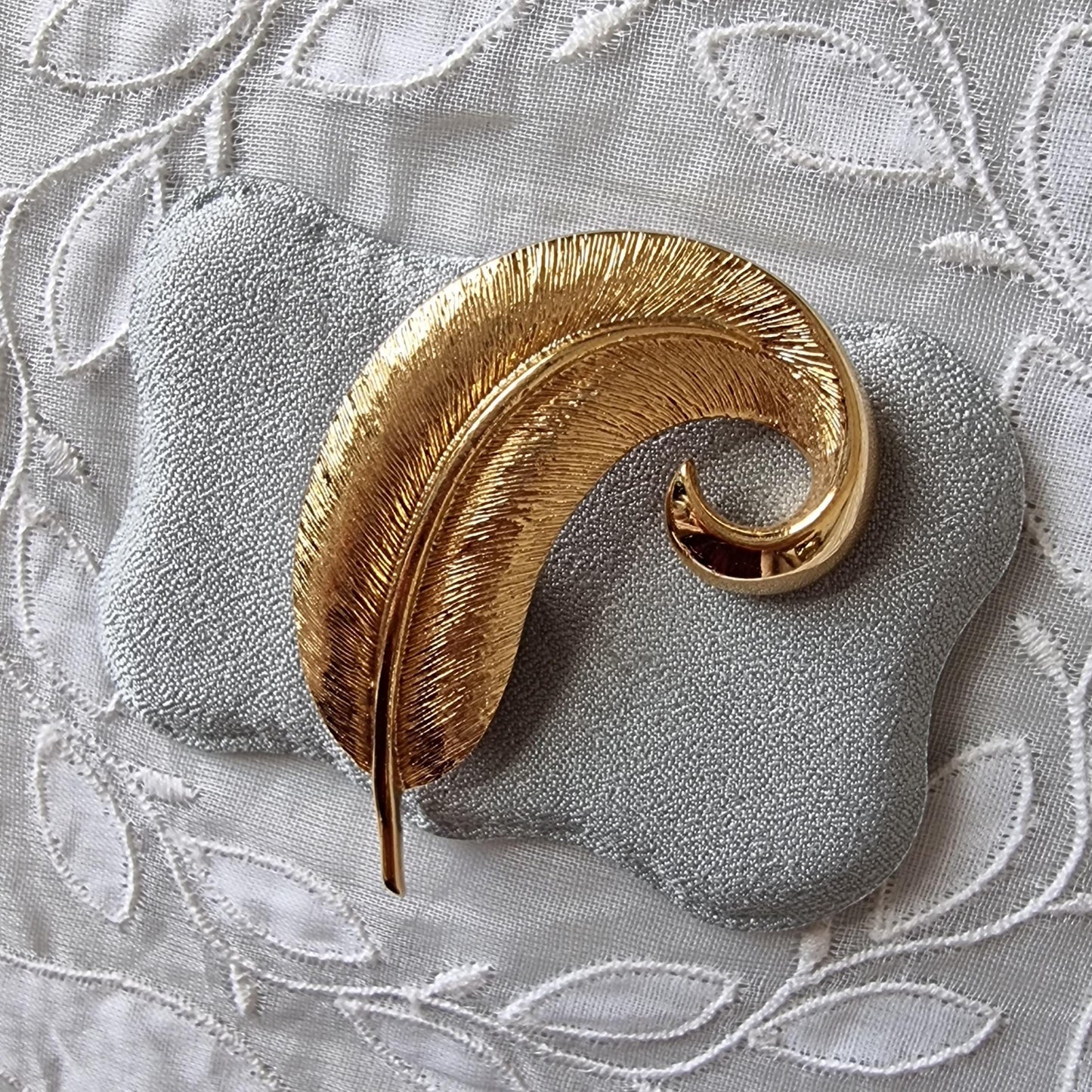 Brooch - Small Gold Feather Brooch