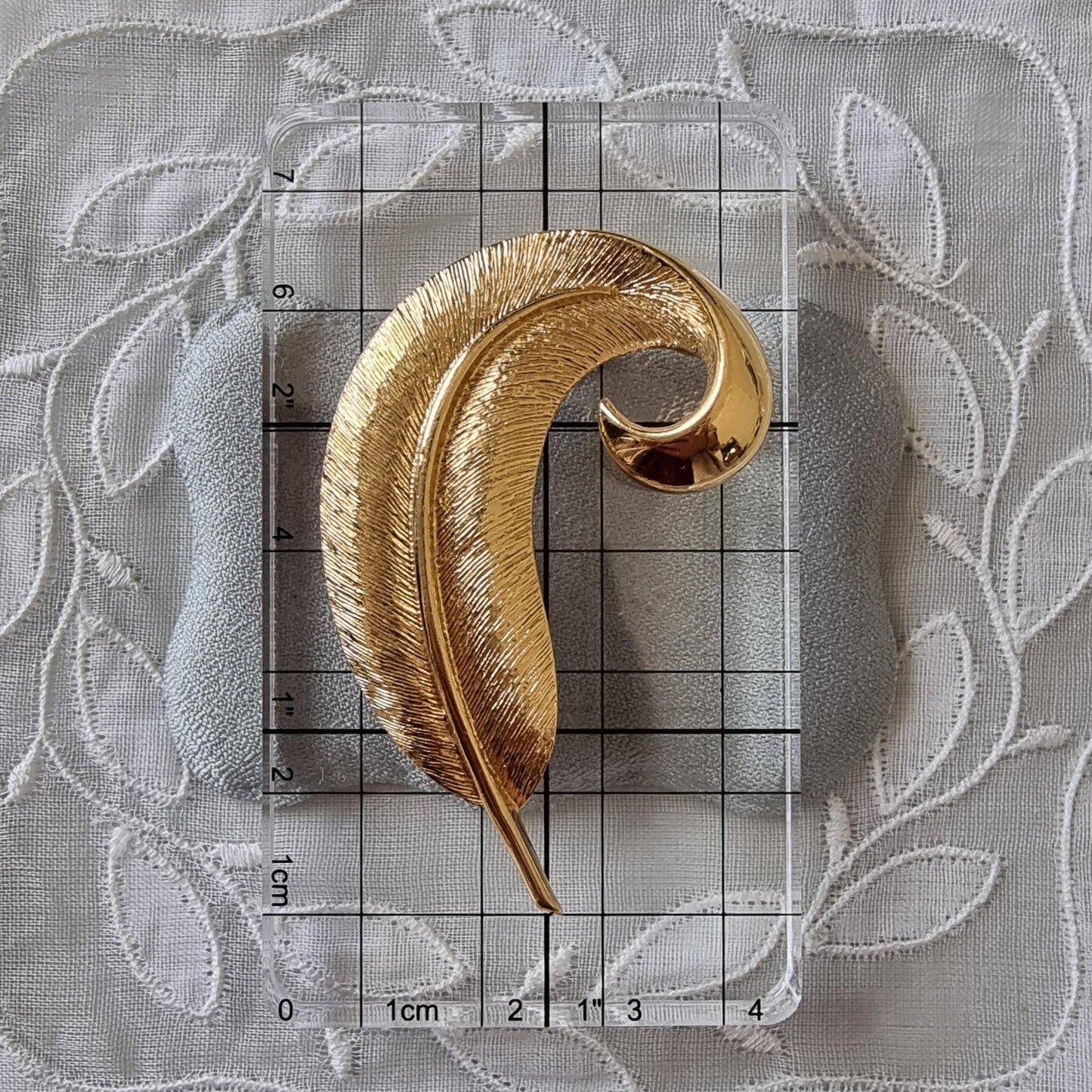 Brooch - Small Gold Feather Brooch