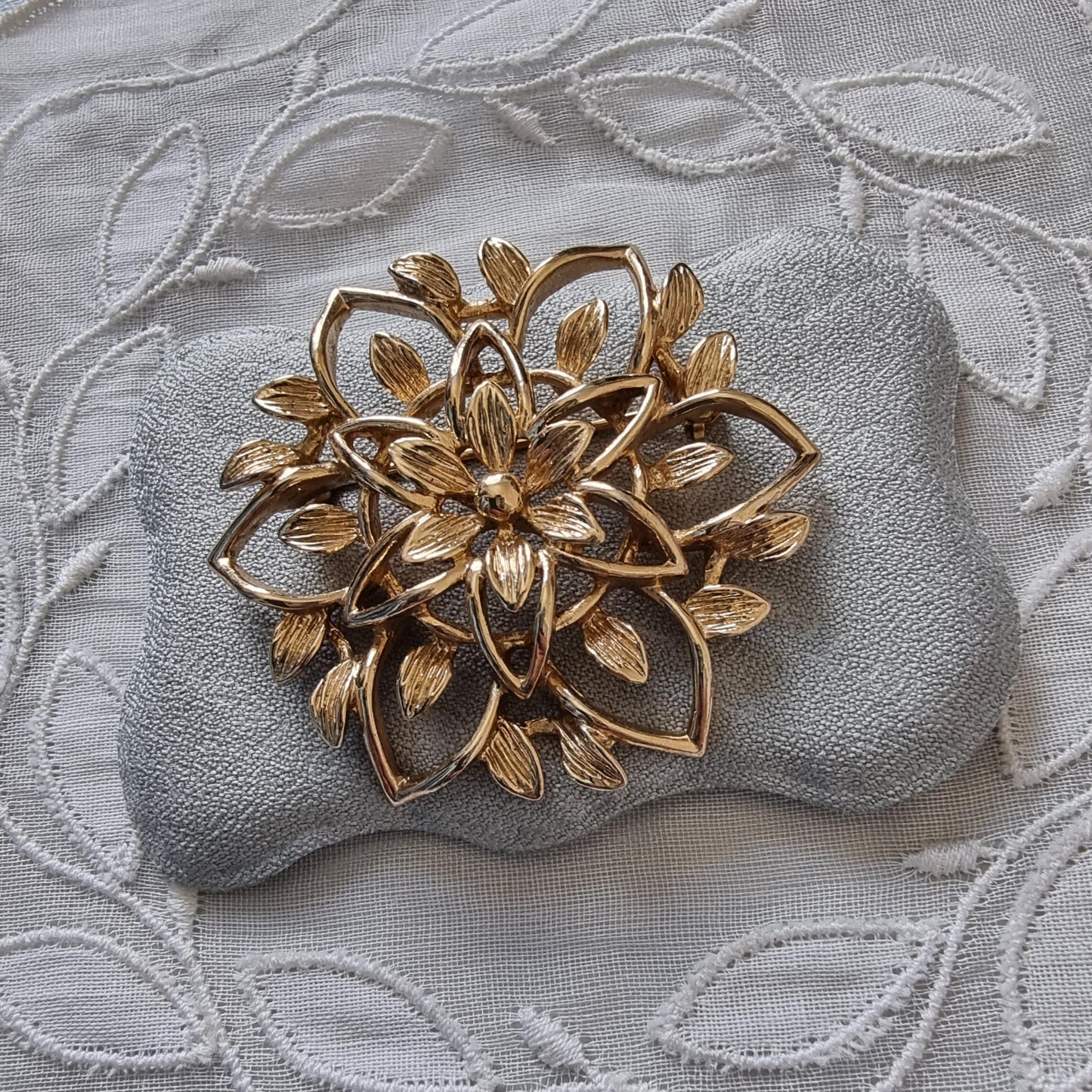 Brooch - Sarah Coventry Gold Flower Brooch