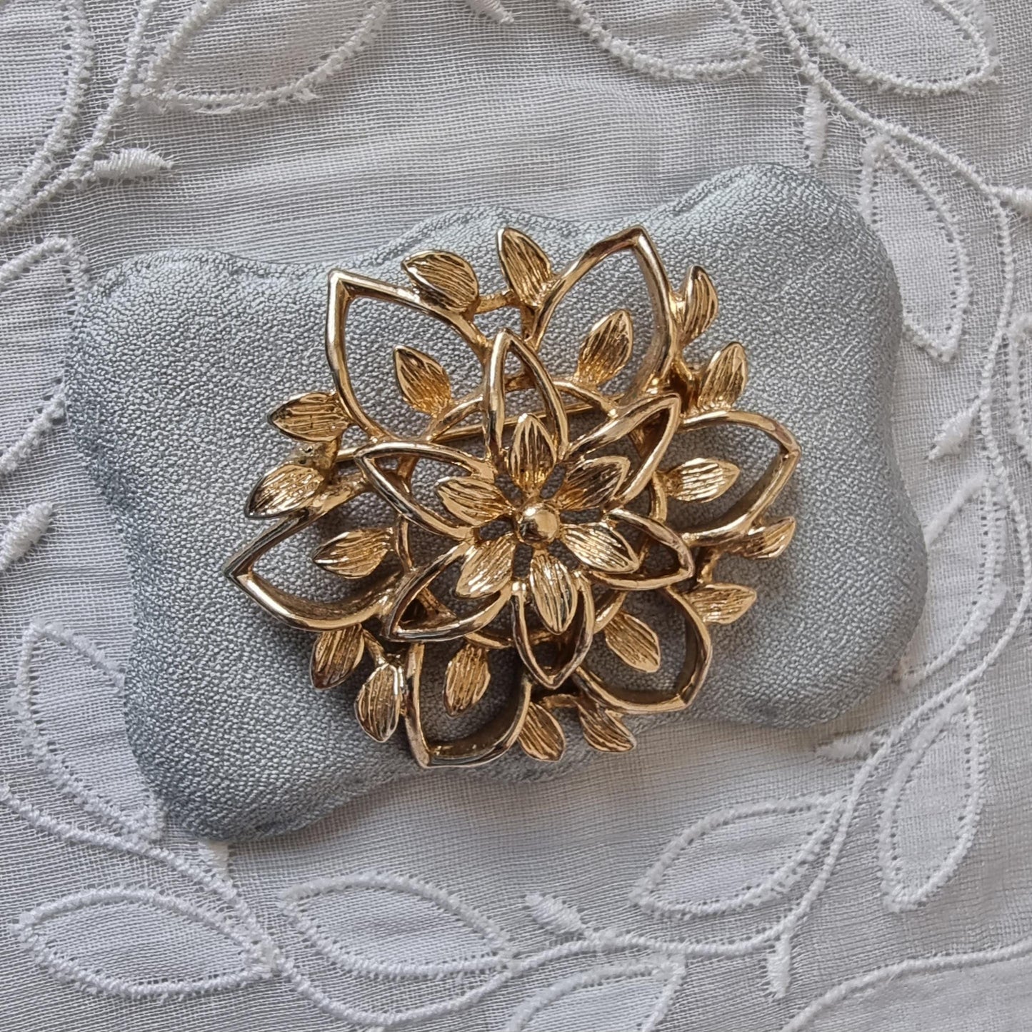 Brooch - Sarah Coventry Gold Flower Brooch