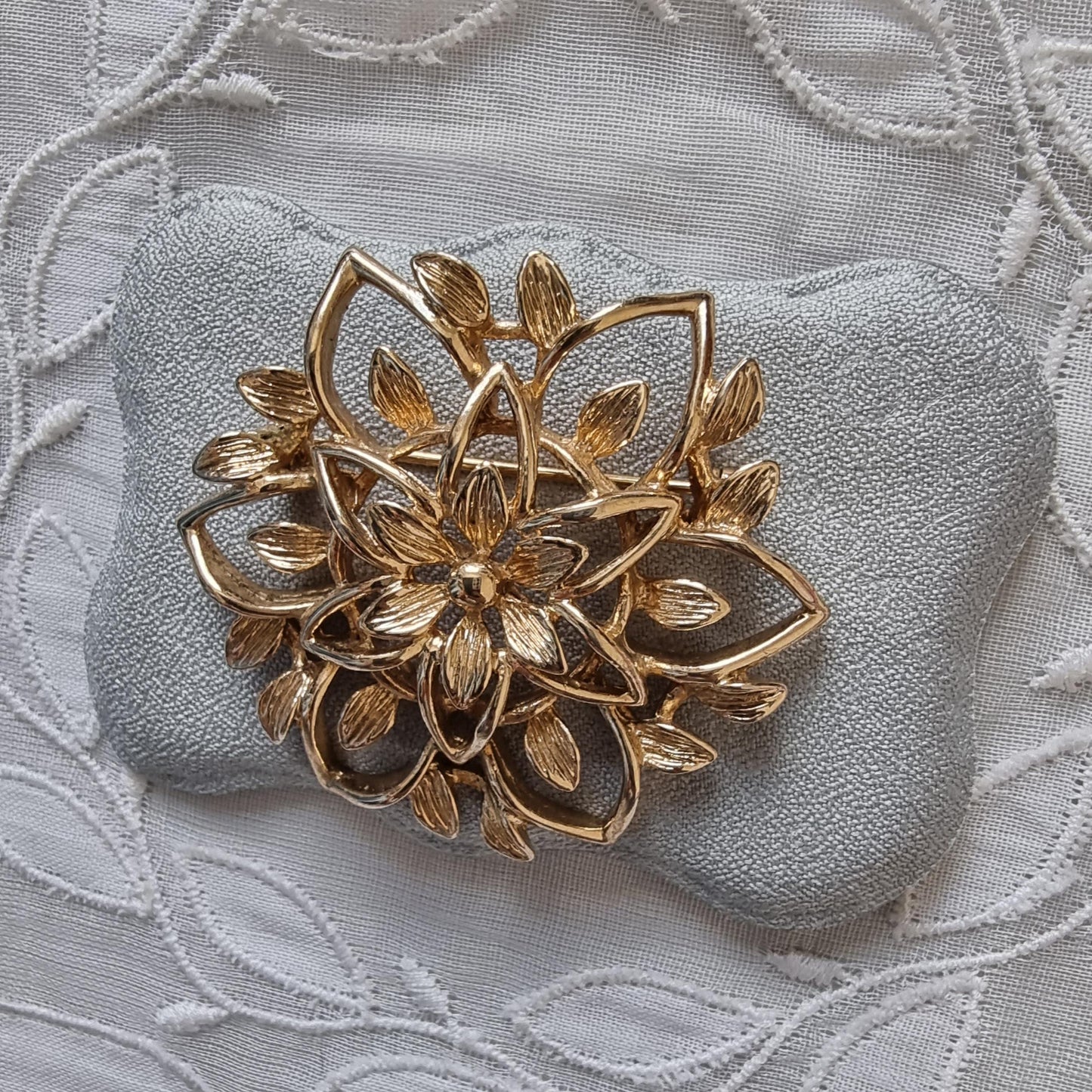 Brooch - Sarah Coventry Gold Flower Brooch