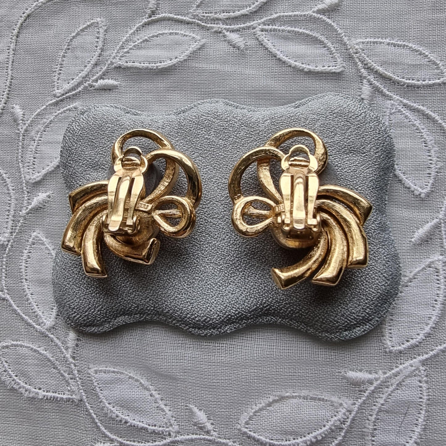 Clip on - Richelieu Pearl and Crystals Bow Clip on Earrings