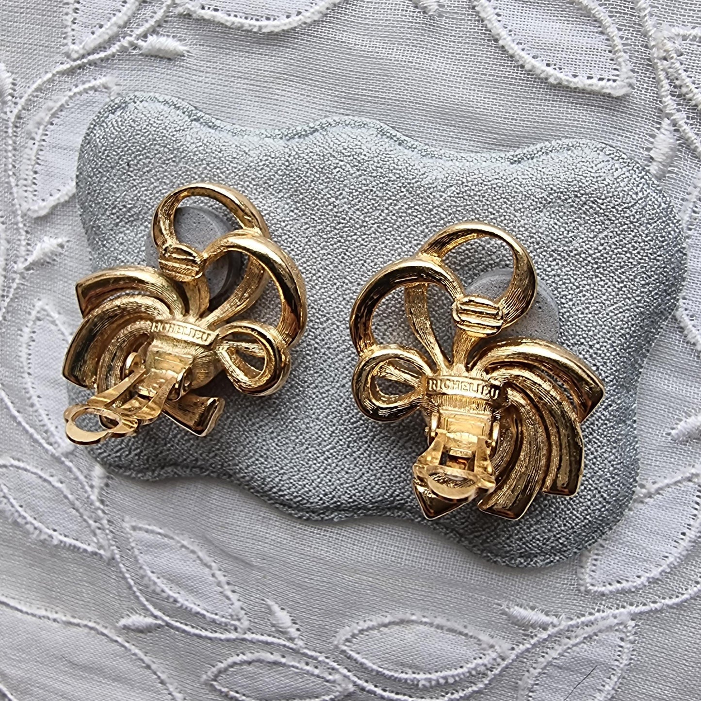 Clip on - Richelieu Pearl and Crystals Bow Clip on Earrings