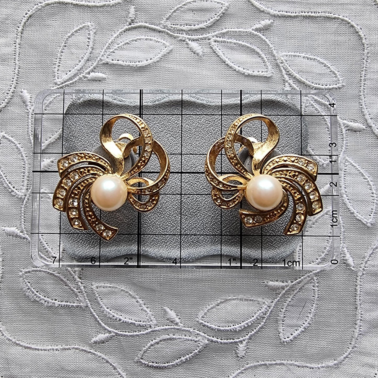 Clip on - Richelieu Pearl and Crystals Bow Clip on Earrings