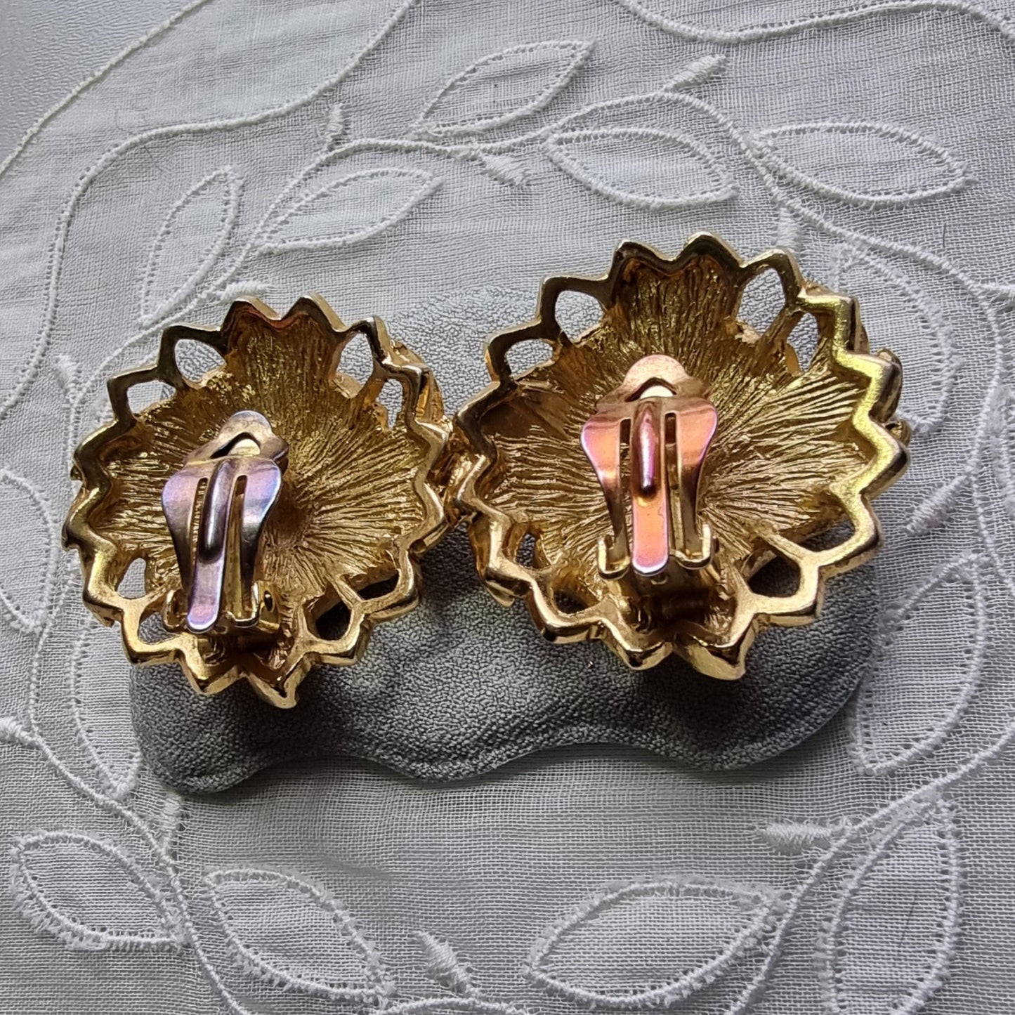 Clip on - Gold Red and White Enamel Flower Clip On Earrings