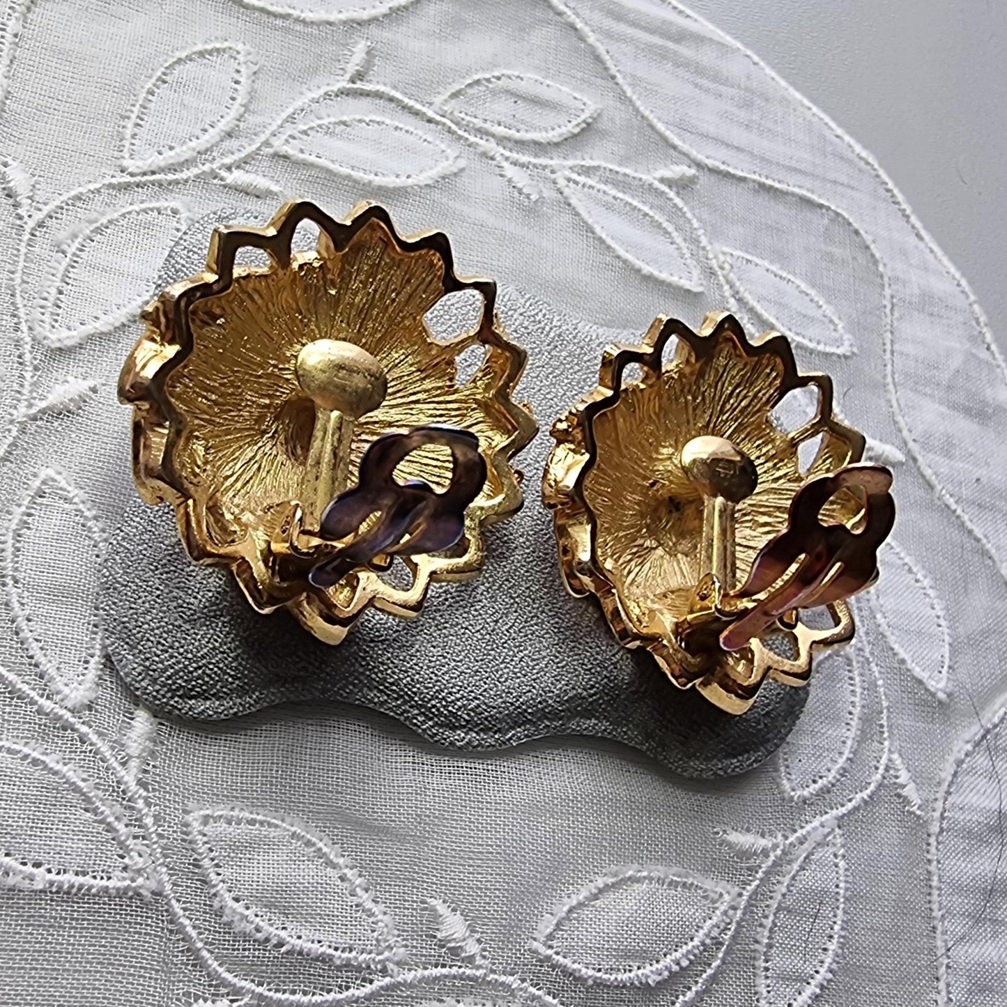 Clip on - Gold Red and White Enamel Flower Clip On Earrings