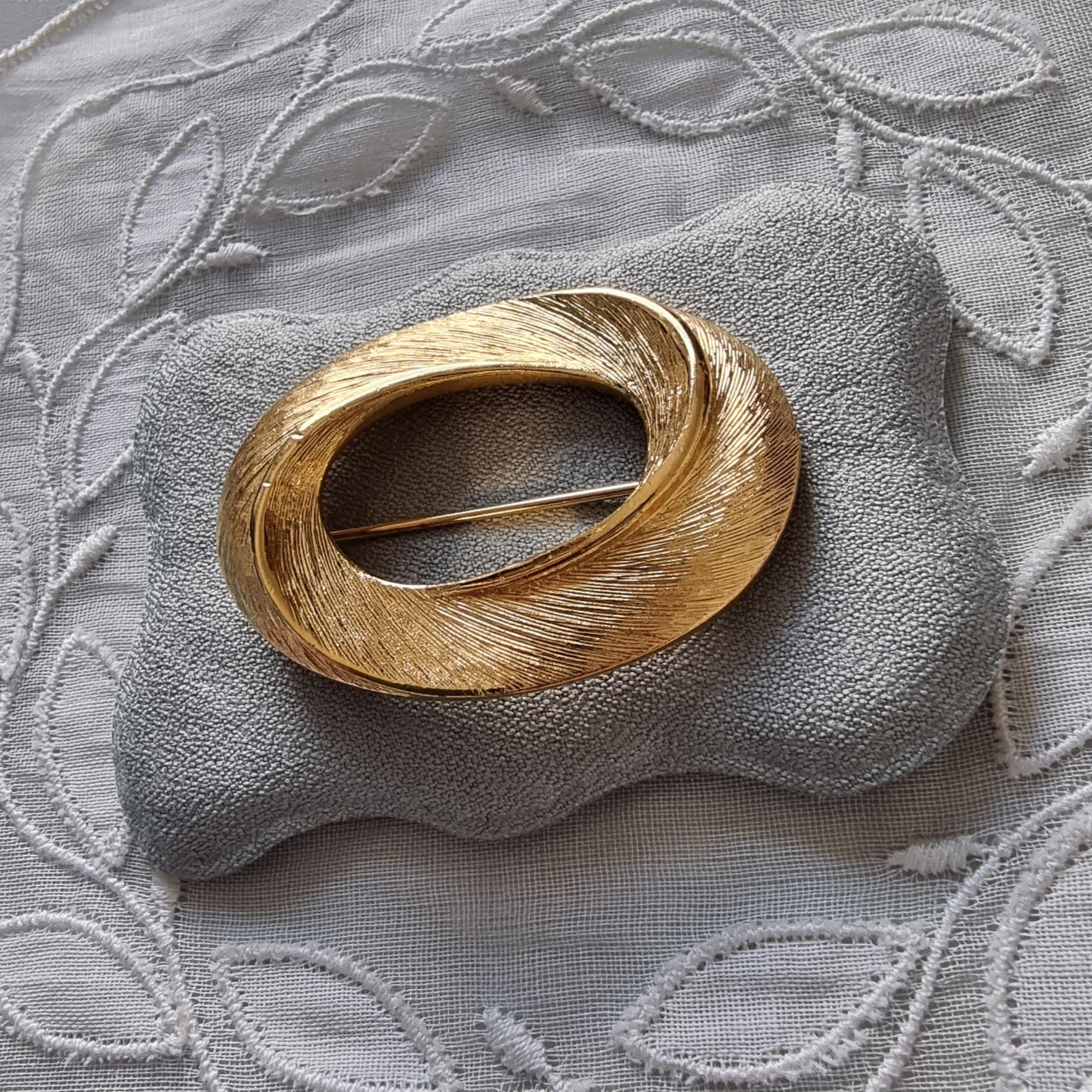 Brooch - Napier Oval Brushed Gold Twist Brooch