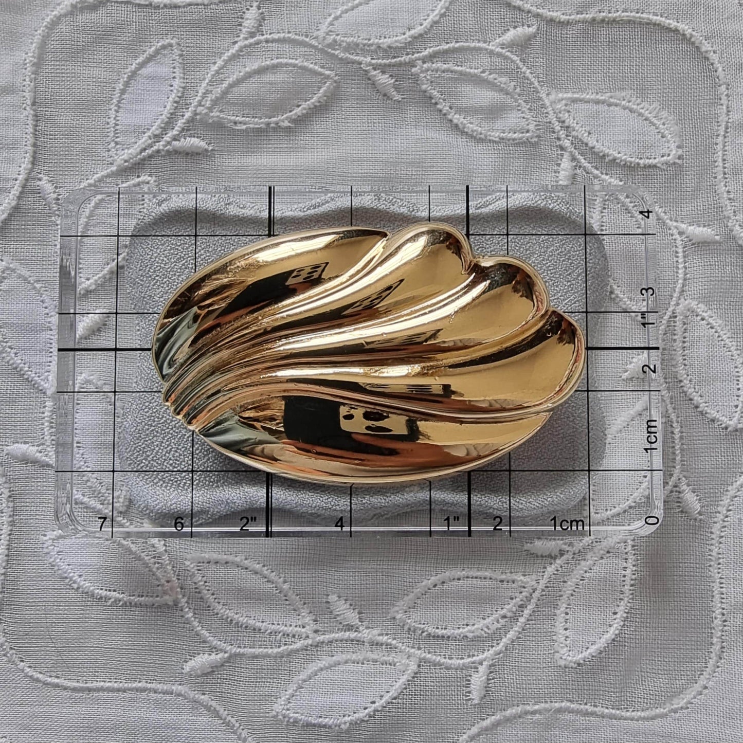 Brooch - Monet Gold Oval Abstract Wave Brooch
