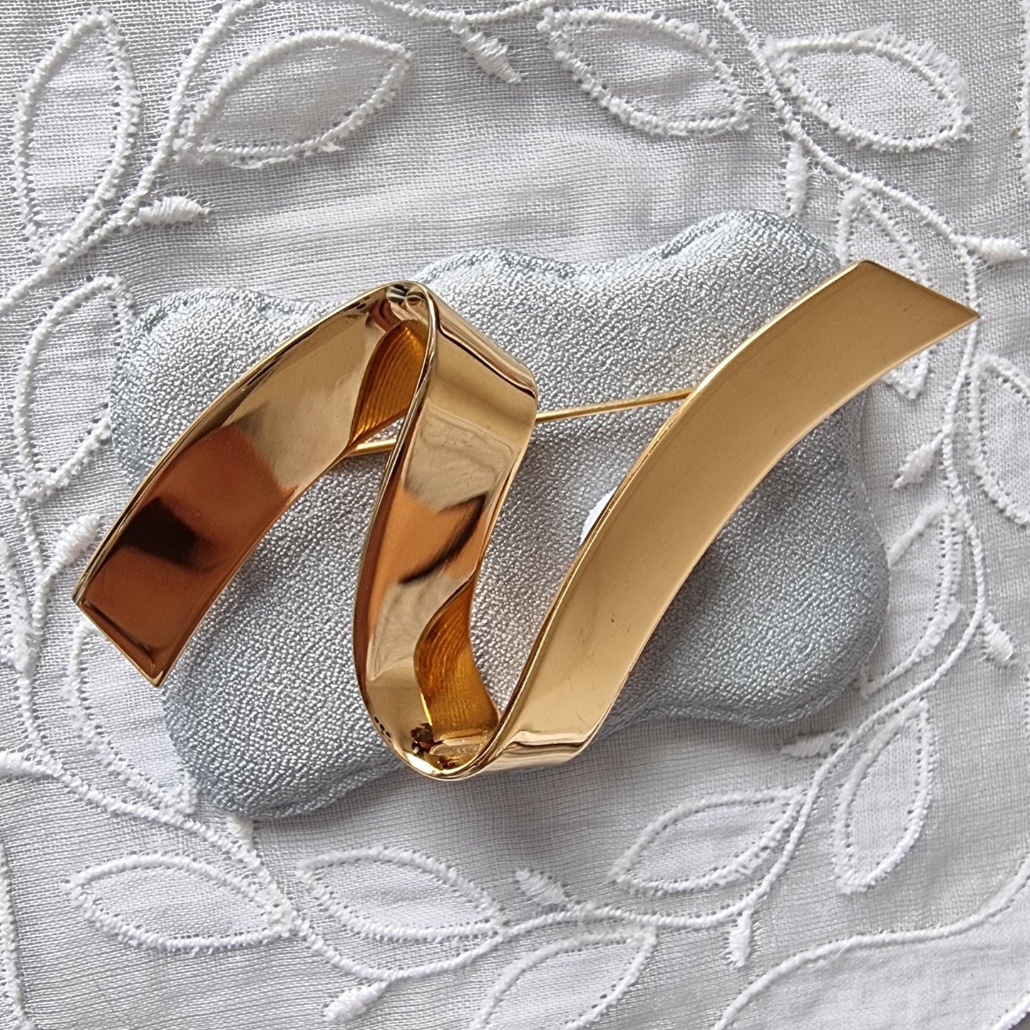 Brooch - Monet Gold Ribbon Brooch