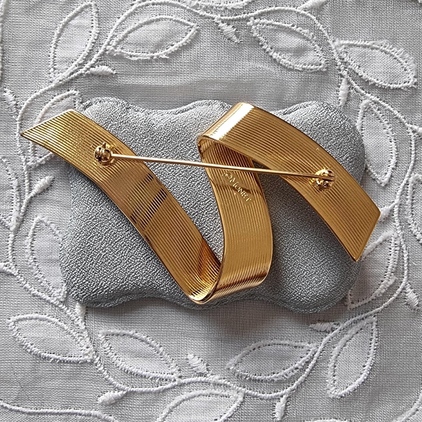 Brooch - Monet Gold Ribbon Brooch