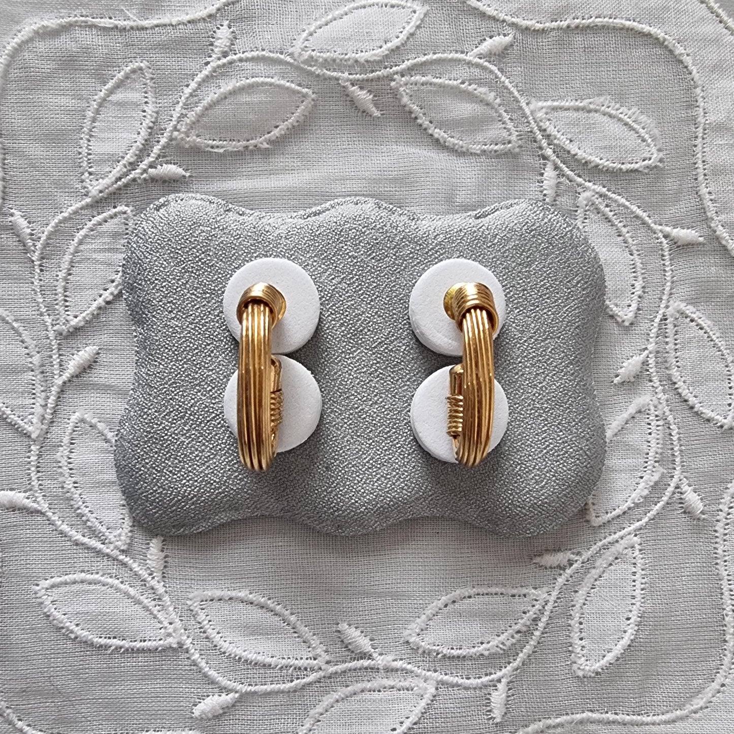 Posts - Small Gold Wires Hoop Earrings