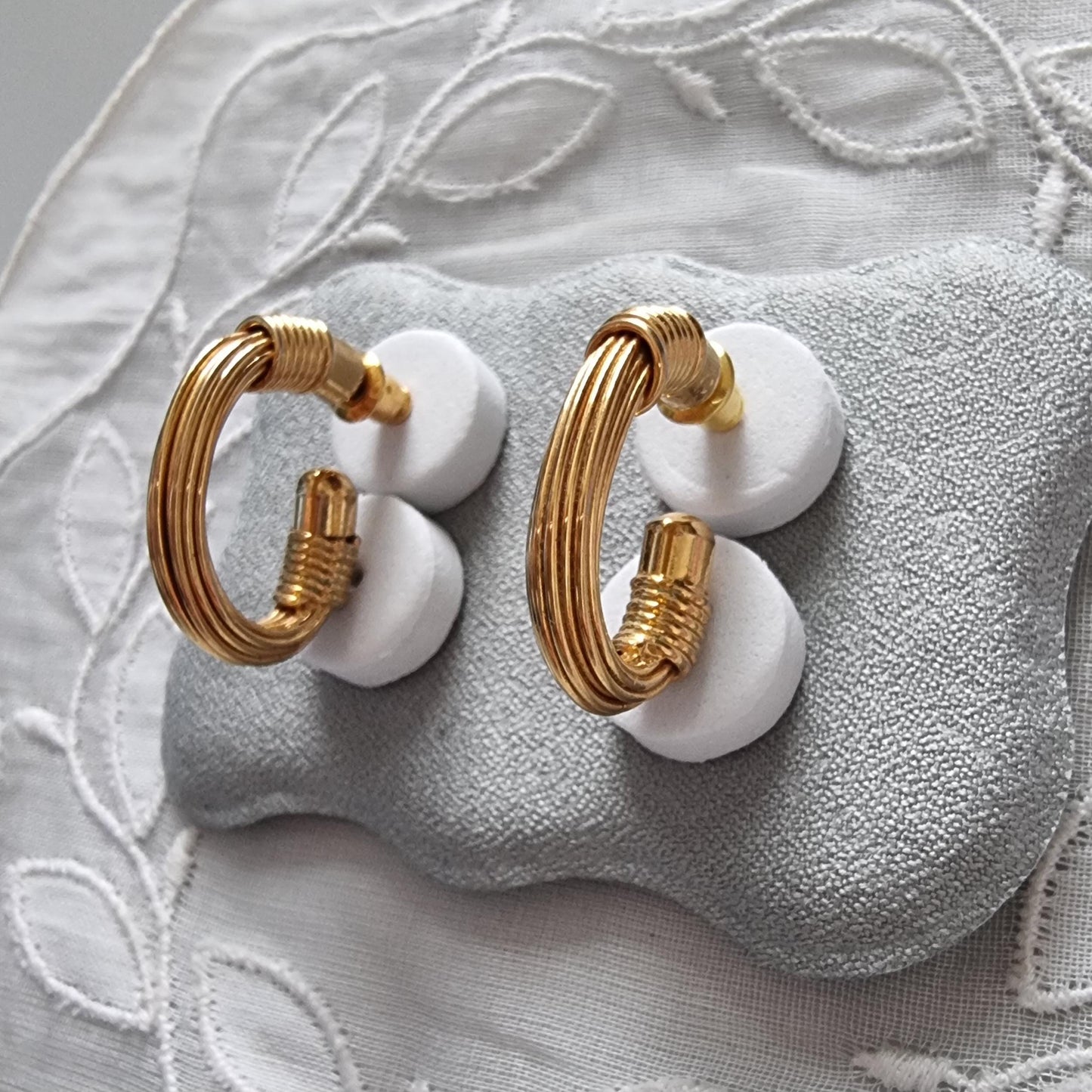 Posts - Small Gold Wires Hoop Earrings