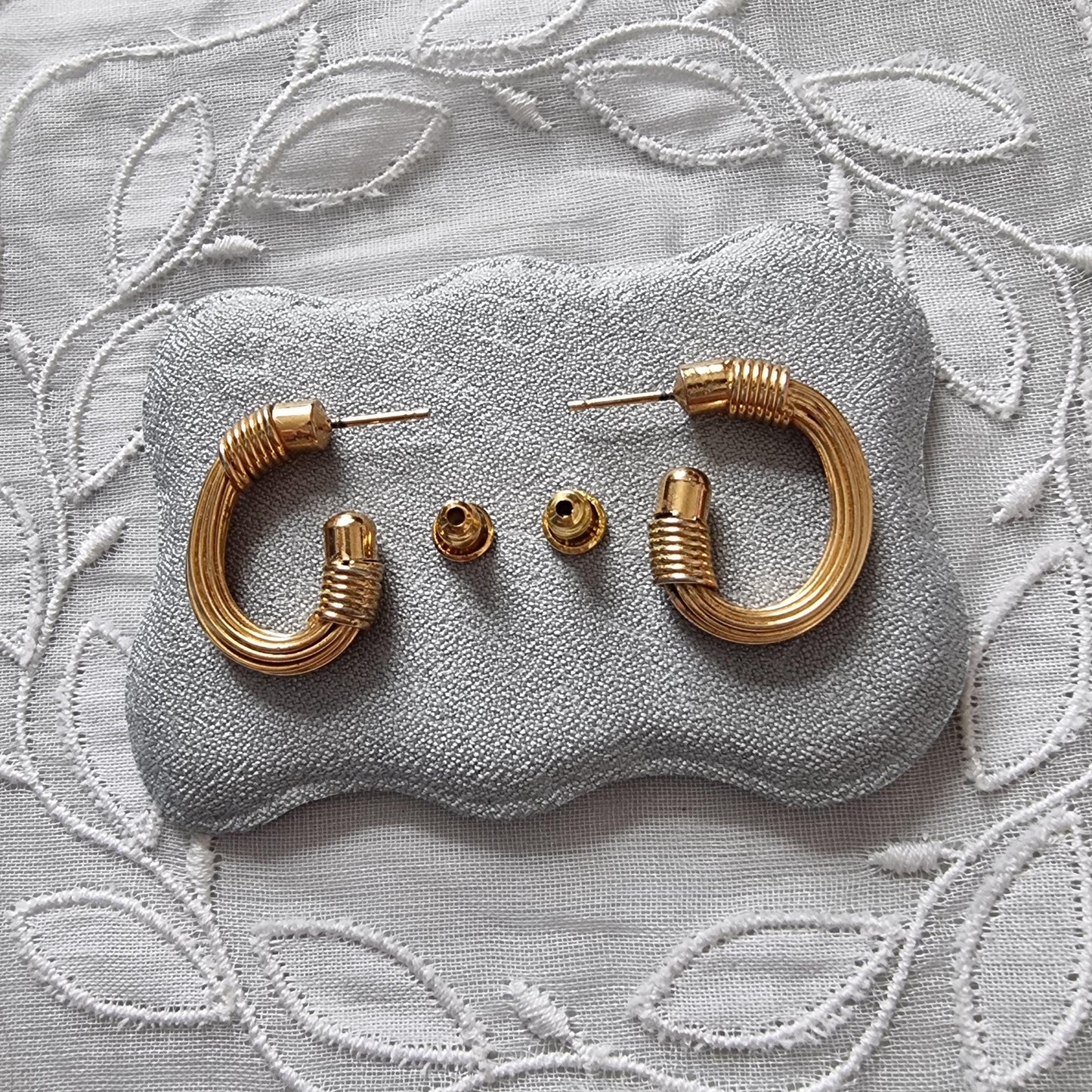 Posts - Small Gold Wires Hoop Earrings
