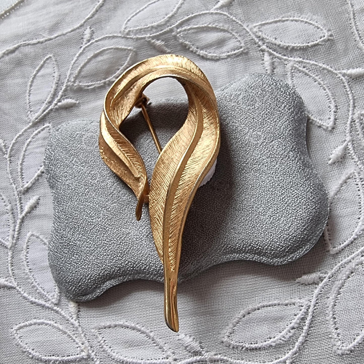 Brooch - Sarah Coventry Gold Feather Brooch