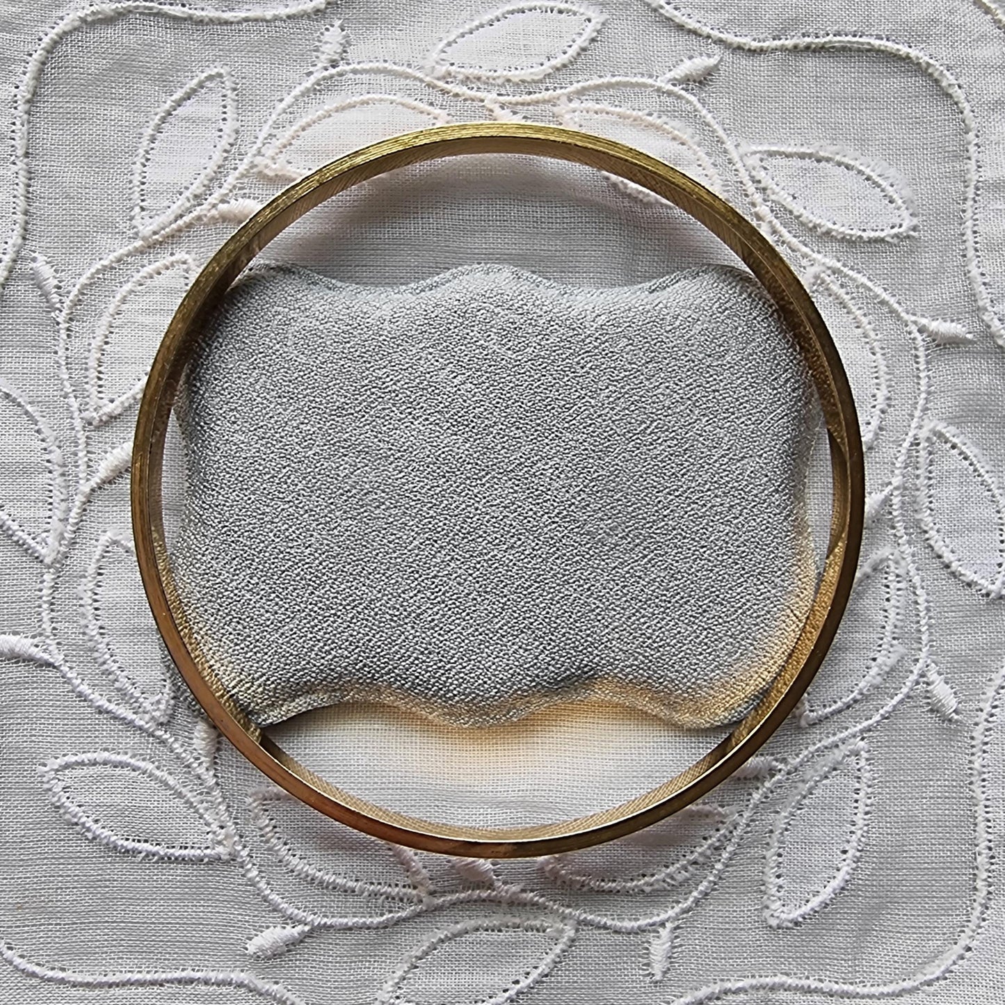 Bracelet - Gold Migrain Edged Bangle Bracelet