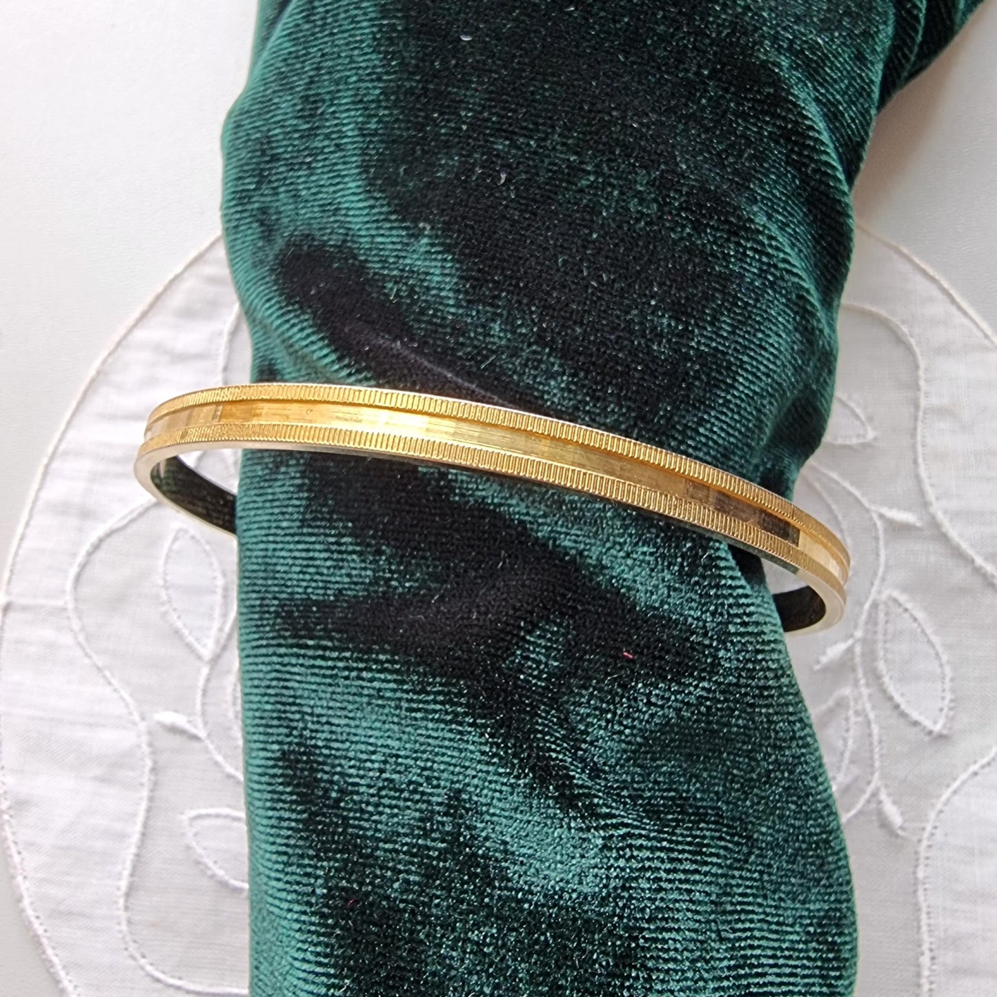 Bracelet - Gold Migrain Edged Bangle Bracelet