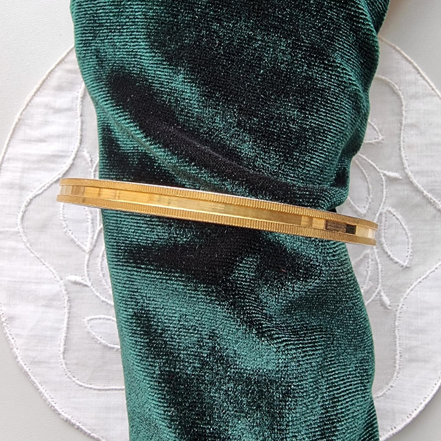 Bracelet - Gold Migrain Edged Bangle Bracelet