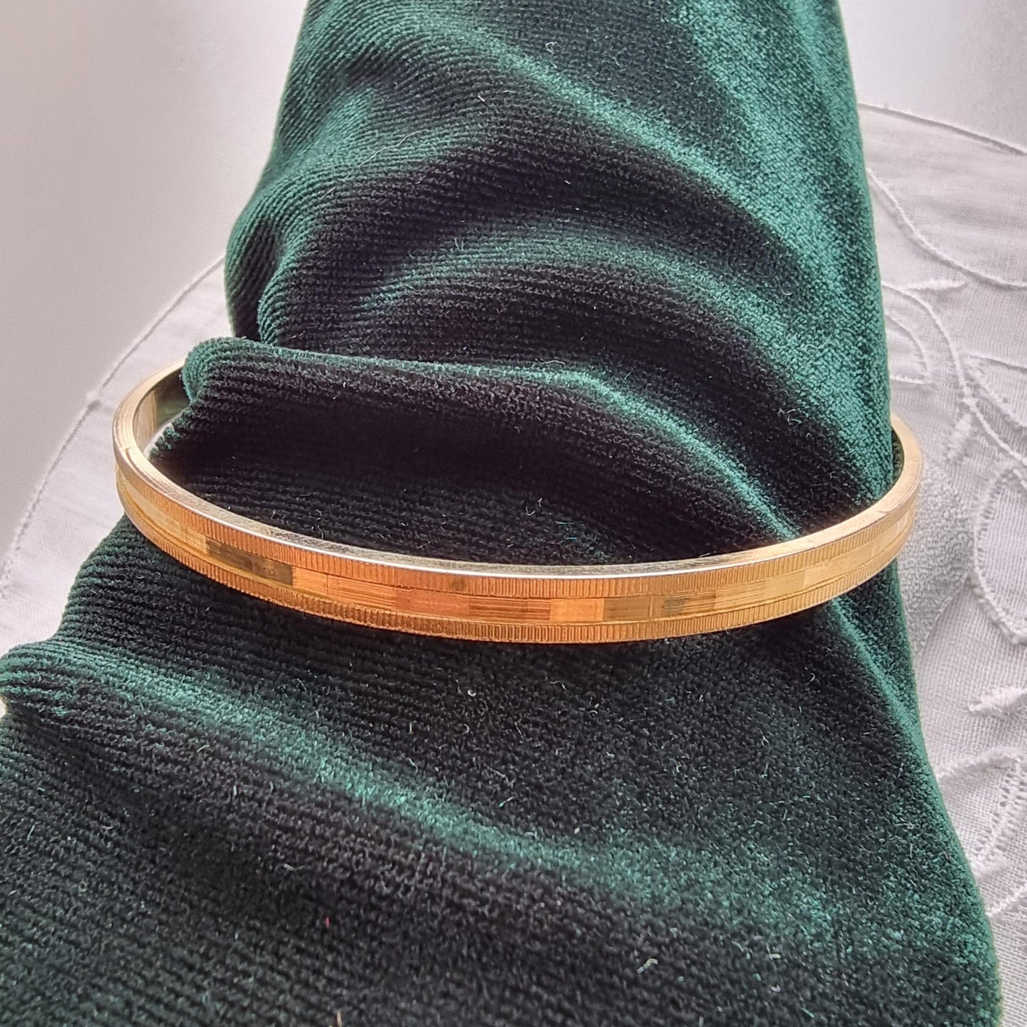 Bracelet - Gold Migrain Edged Bangle Bracelet