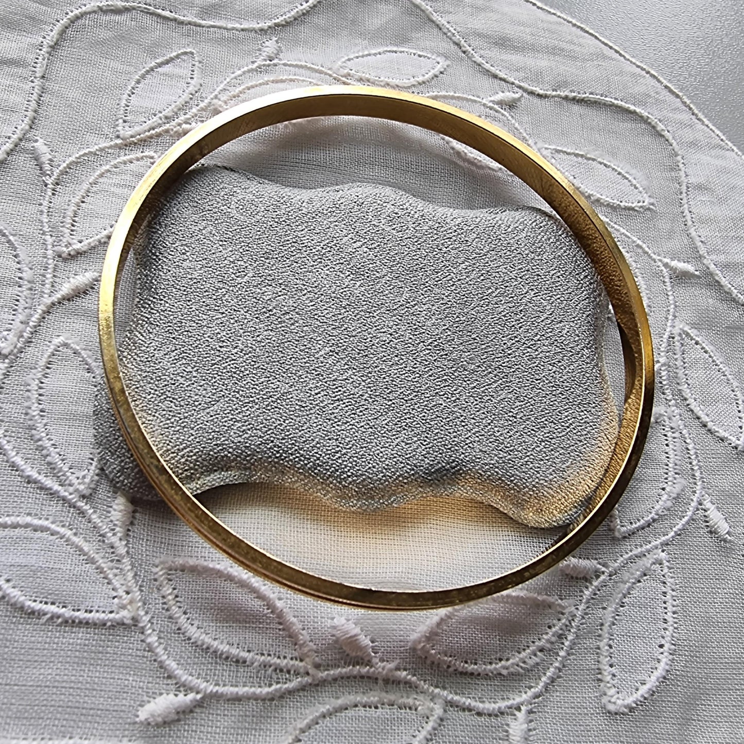 Bracelet - Gold Migrain Edged Bangle Bracelet