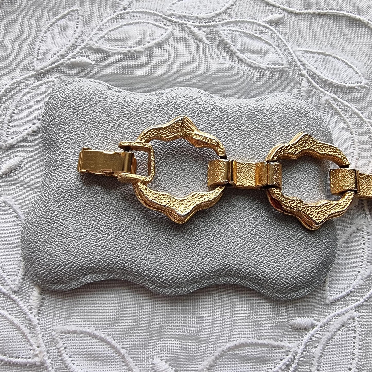 Bracelet - Avon Gold Red and Black Enamel Link Chain Bracelet