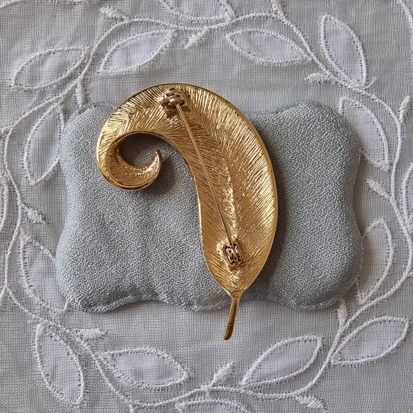 Brooch - Small Gold Feather Brooch