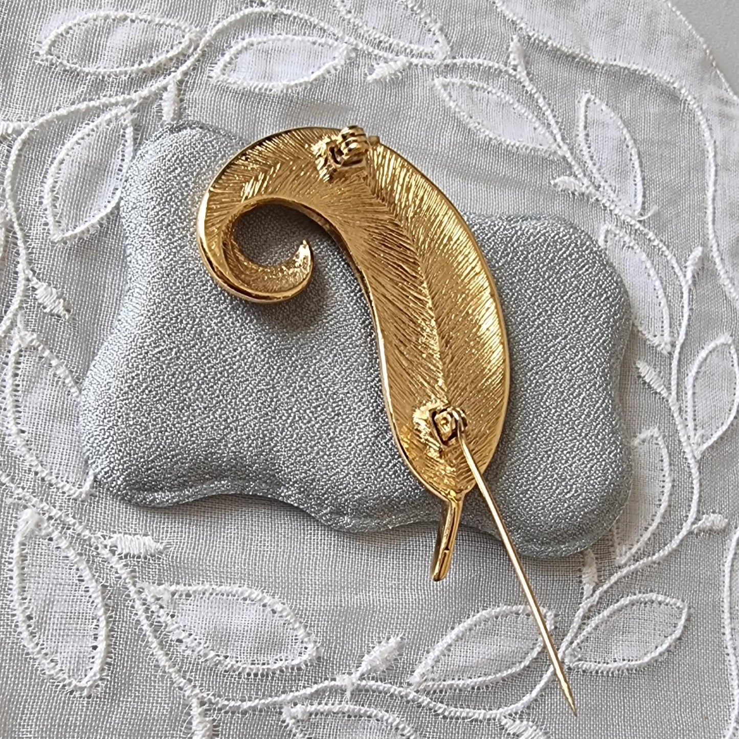 Brooch - Small Gold Feather Brooch