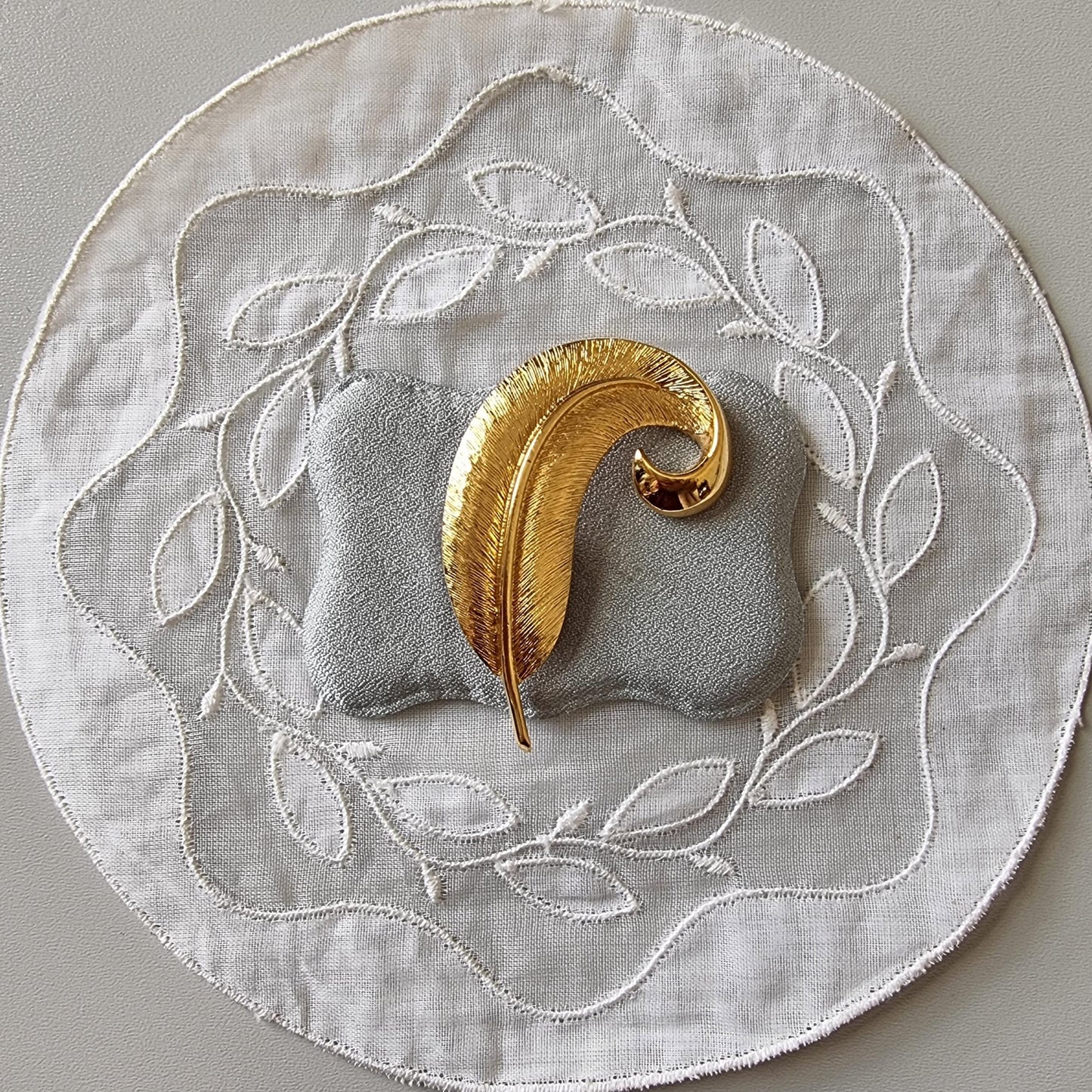 Brooch - Small Gold Feather Brooch