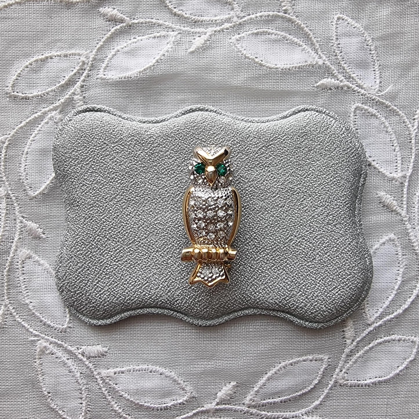 Brooch - Small Green and Clear Crystals Owl Brooch