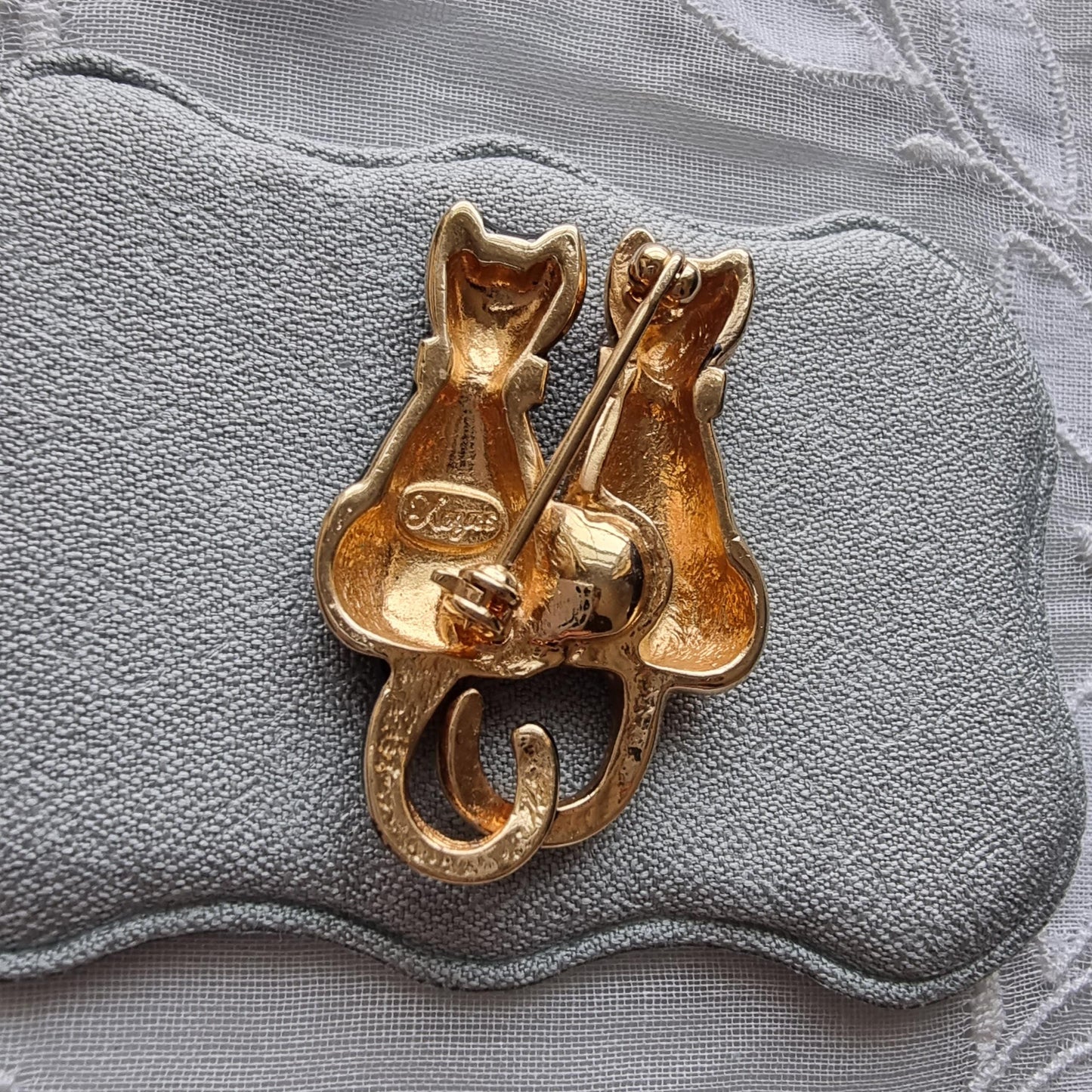 Brooch - Keyes Gold and Black Cats with Crystal Collars Brooch