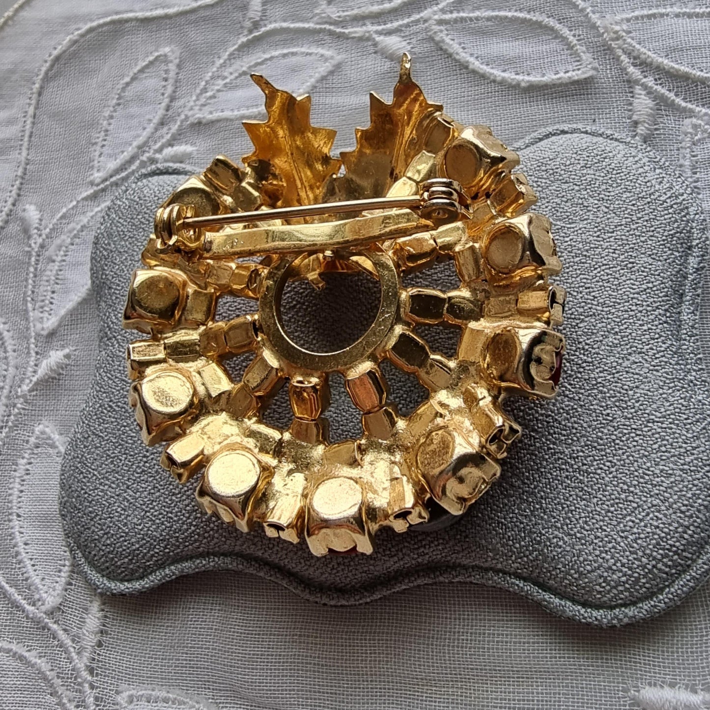 Brooch - Green and Red Crystals Christmas Wreath Brooch