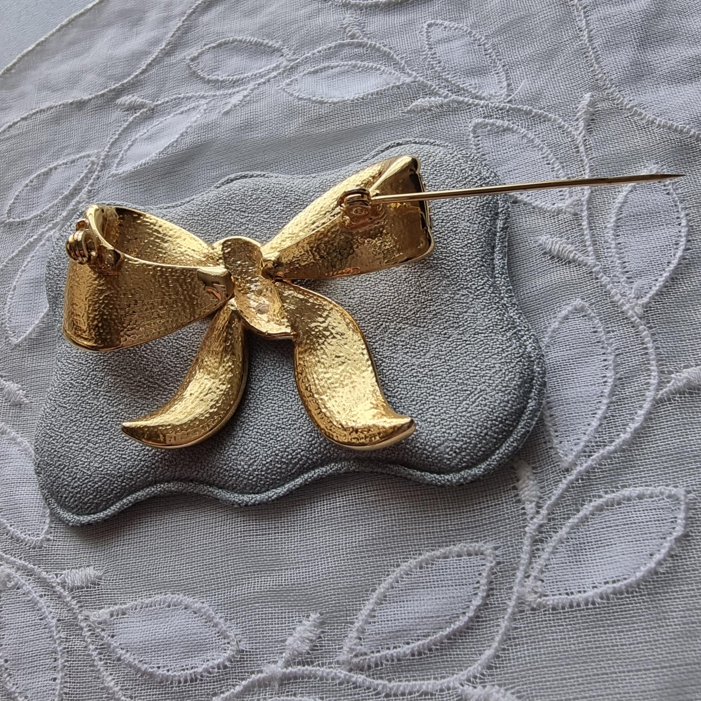 Brooch - Gold and Clear Crystals Bow Brooch