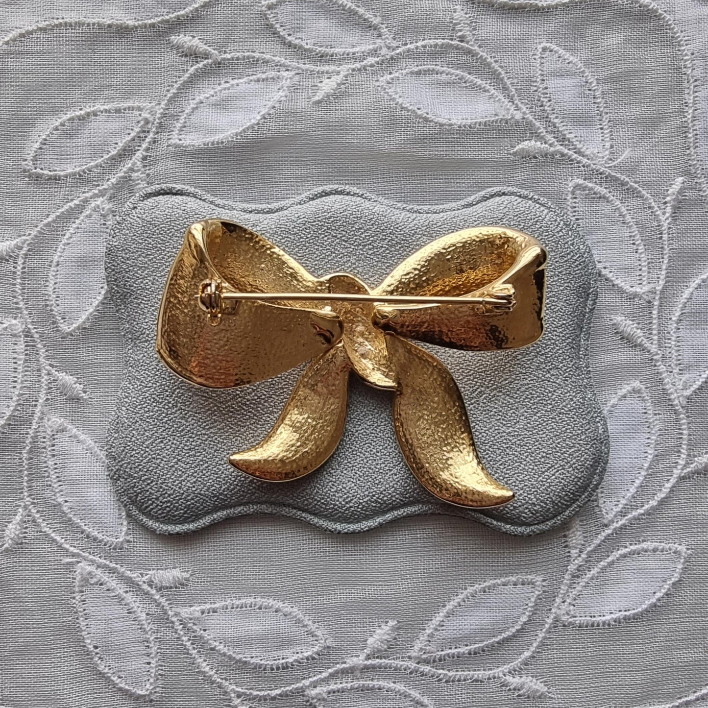 Brooch - Gold and Clear Crystals Bow Brooch