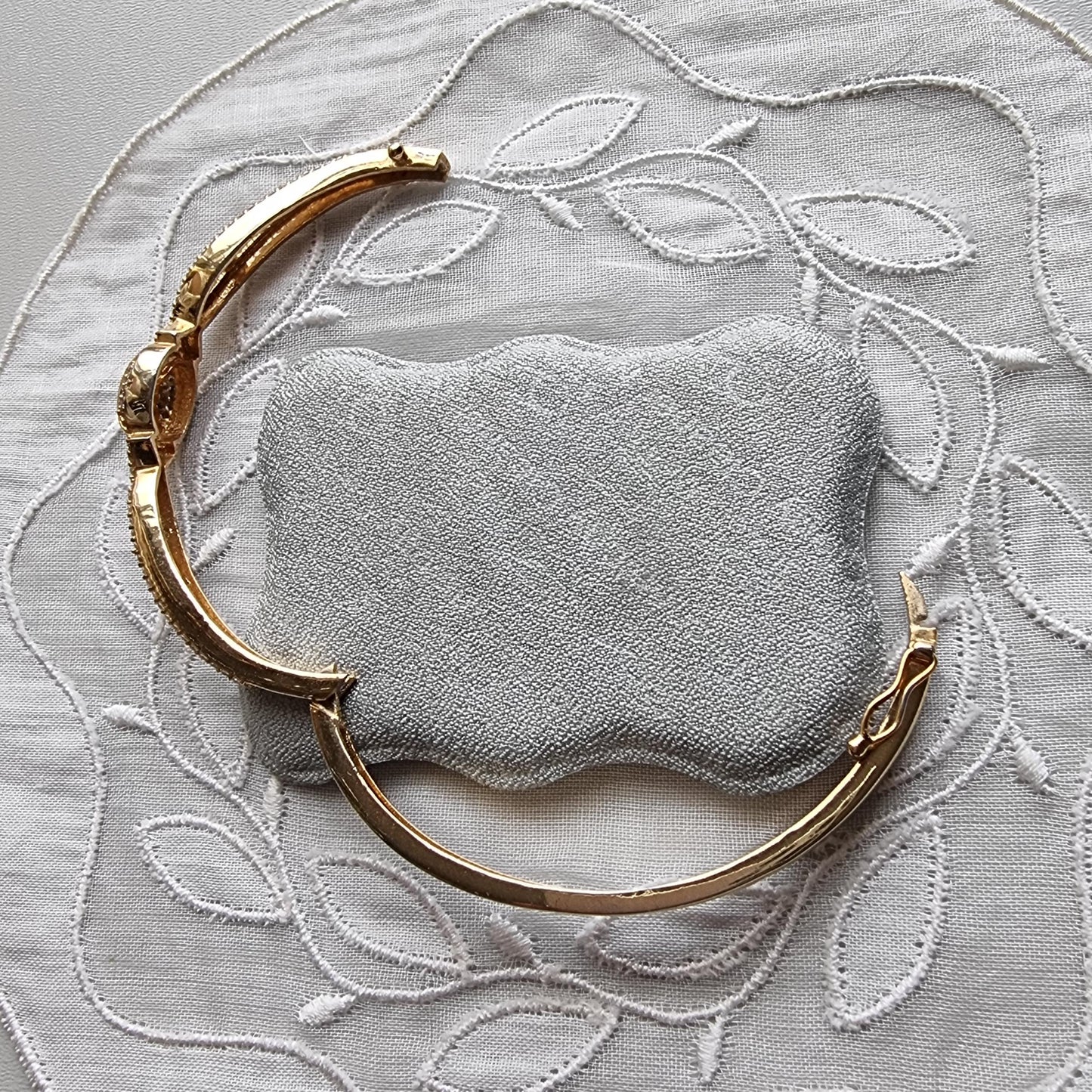 Bracelet - Gold and Fine Crystals Clamper Bracelet