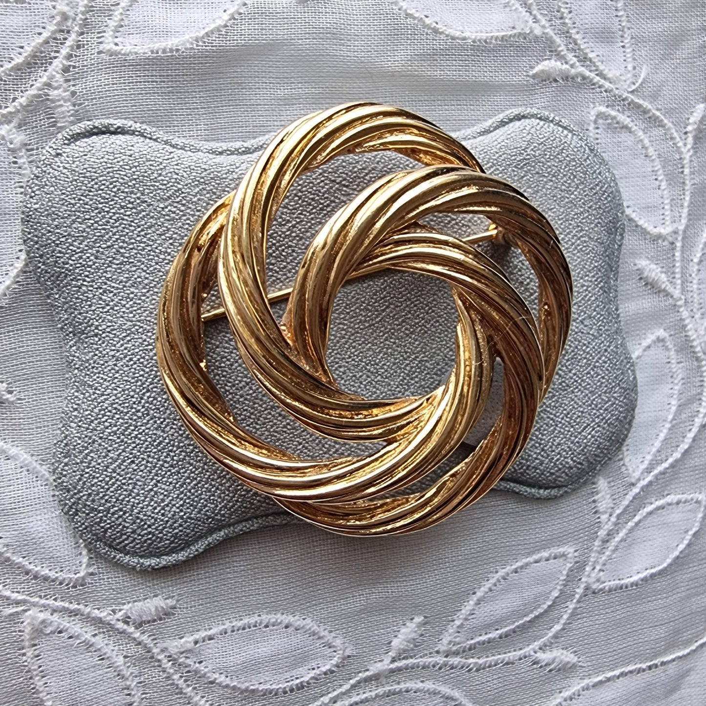 Brooch - Monet Gold Twist Wire Knot Brooch