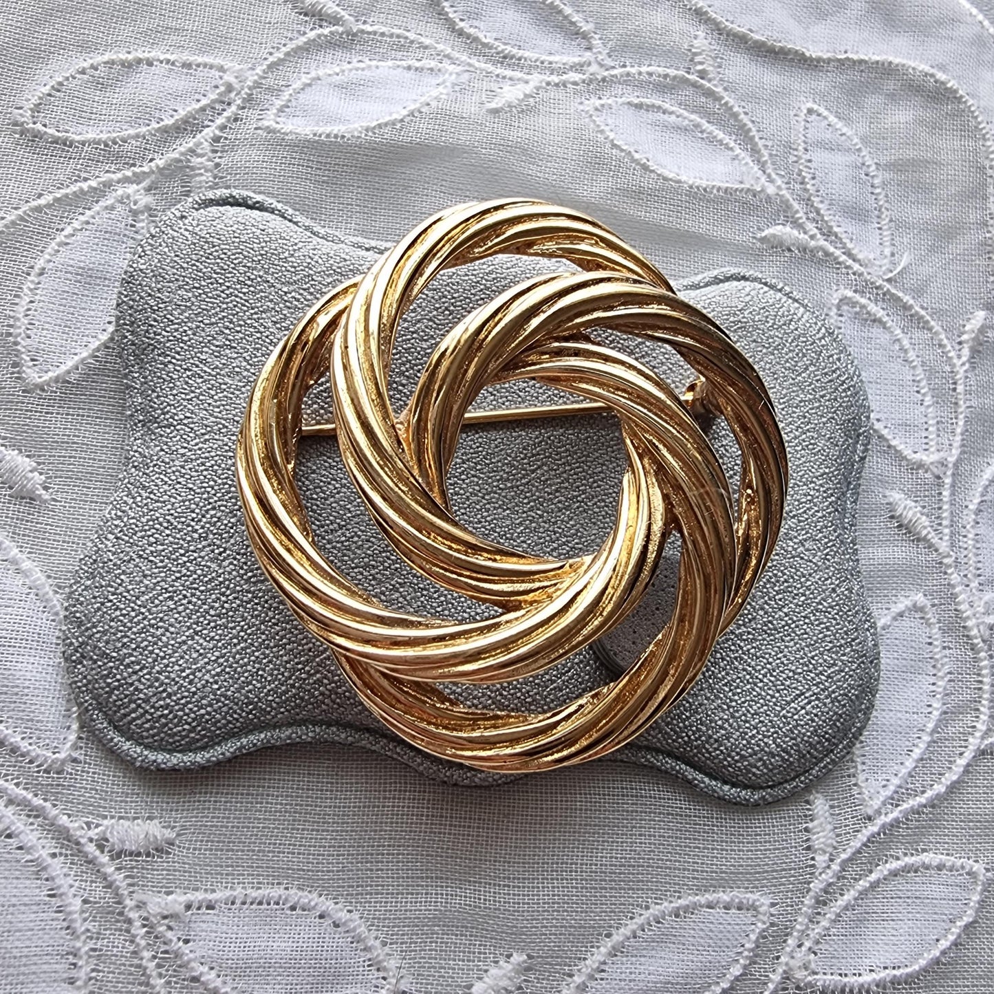 Brooch - Monet Gold Twist Wire Knot Brooch
