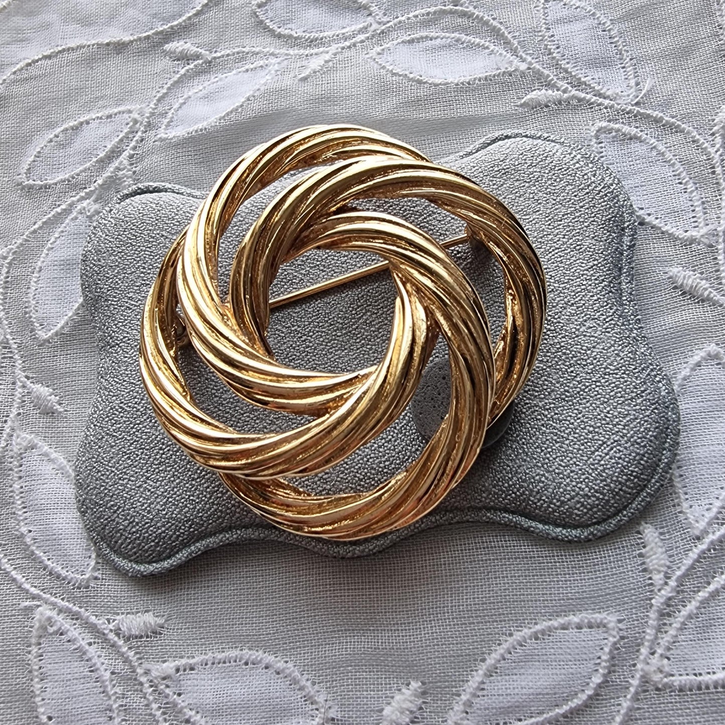 Brooch - Monet Gold Twist Wire Knot Brooch