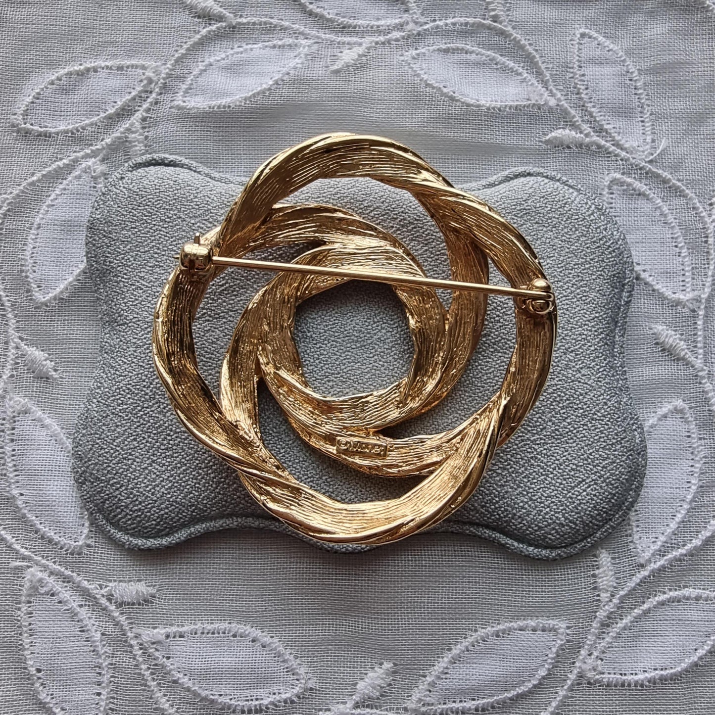 Brooch - Monet Gold Twist Wire Knot Brooch