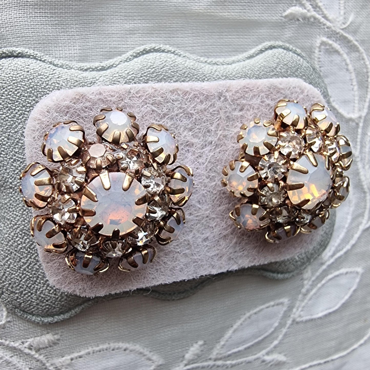 Posts - Milky White Crystals Round Stud Earrings
