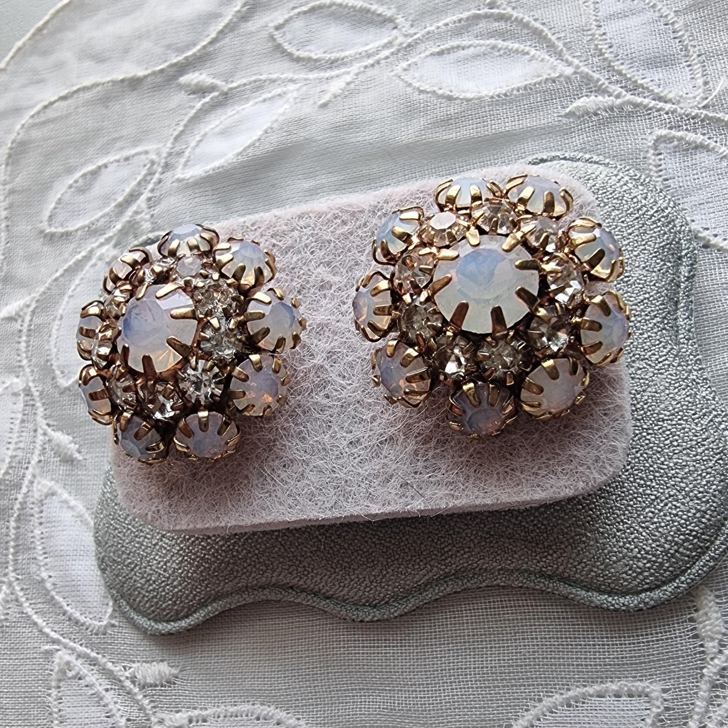 Posts - Milky White Crystals Round Stud Earrings
