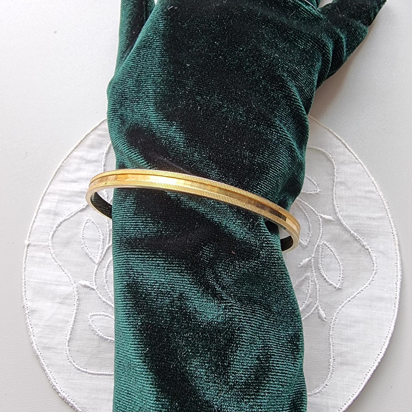 Bracelet - Gold Migrain Edged Bangle Bracelet