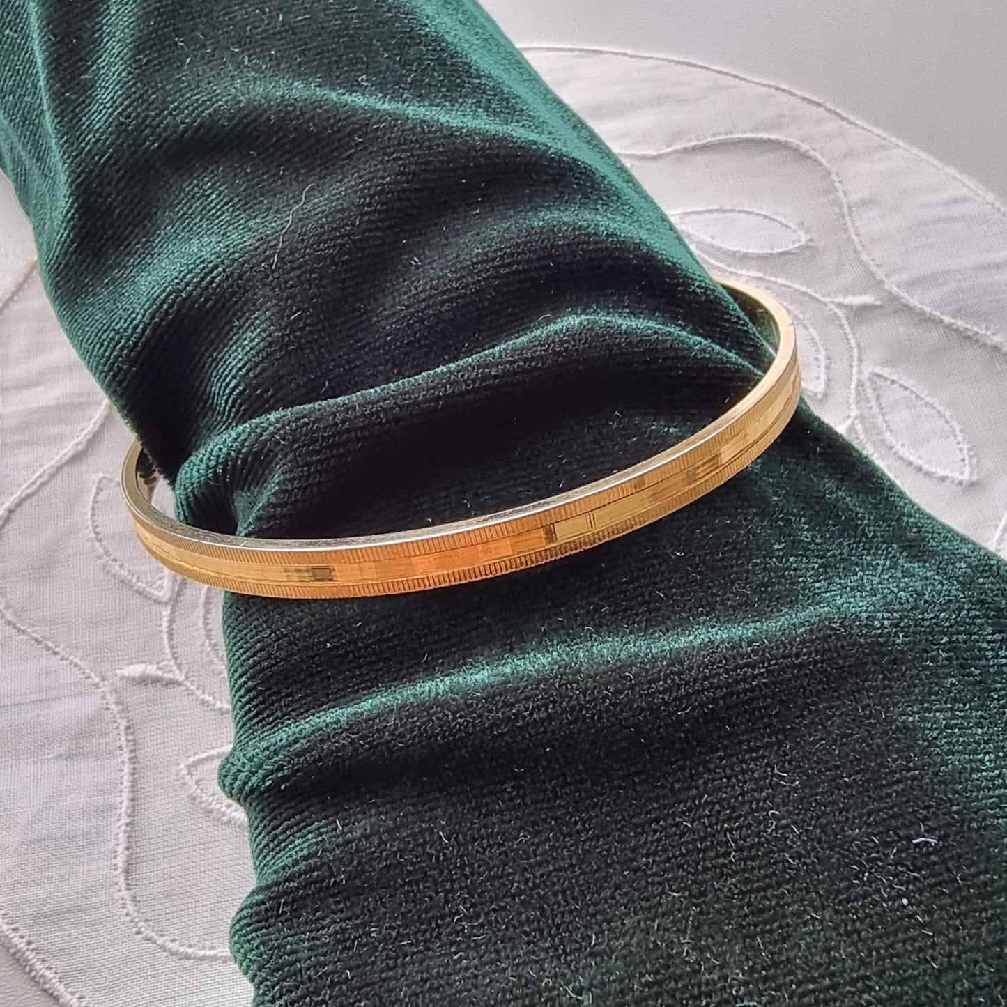 Bracelet - Gold Migrain Edged Bangle Bracelet