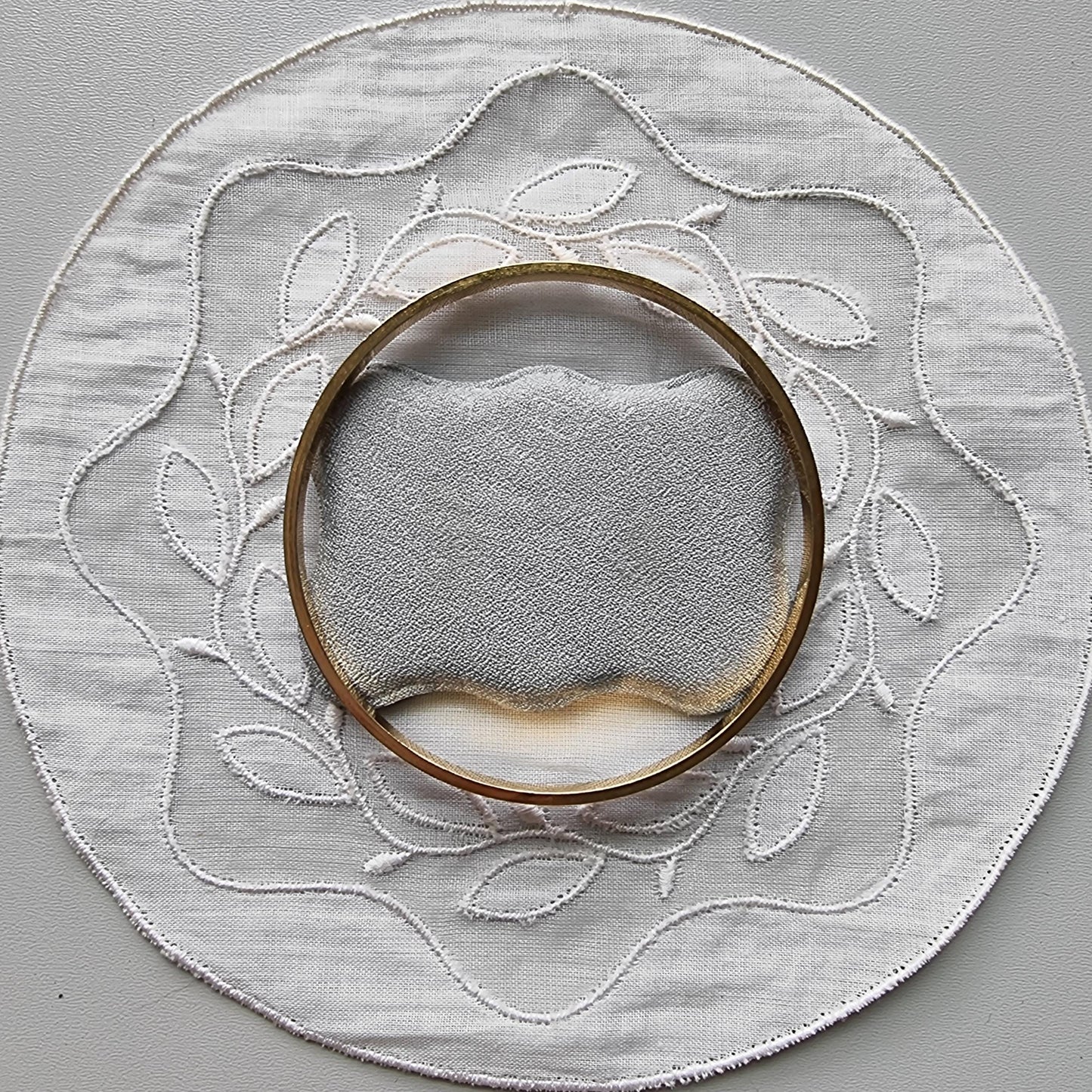 Bracelet - Gold Migrain Edged Bangle Bracelet