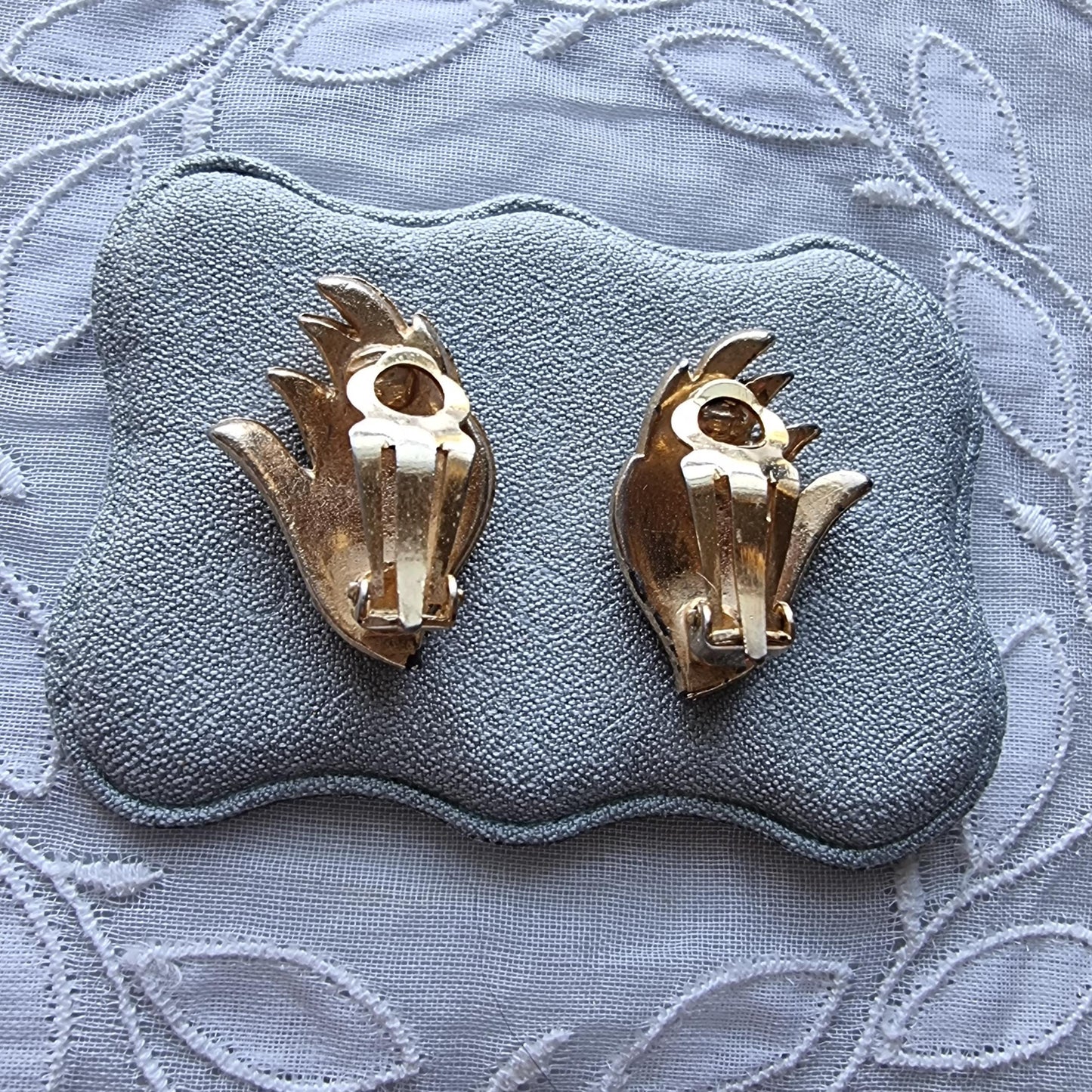 Clip on - Faux Turquoise and Pearls Stylised Flame Clip on Earrings