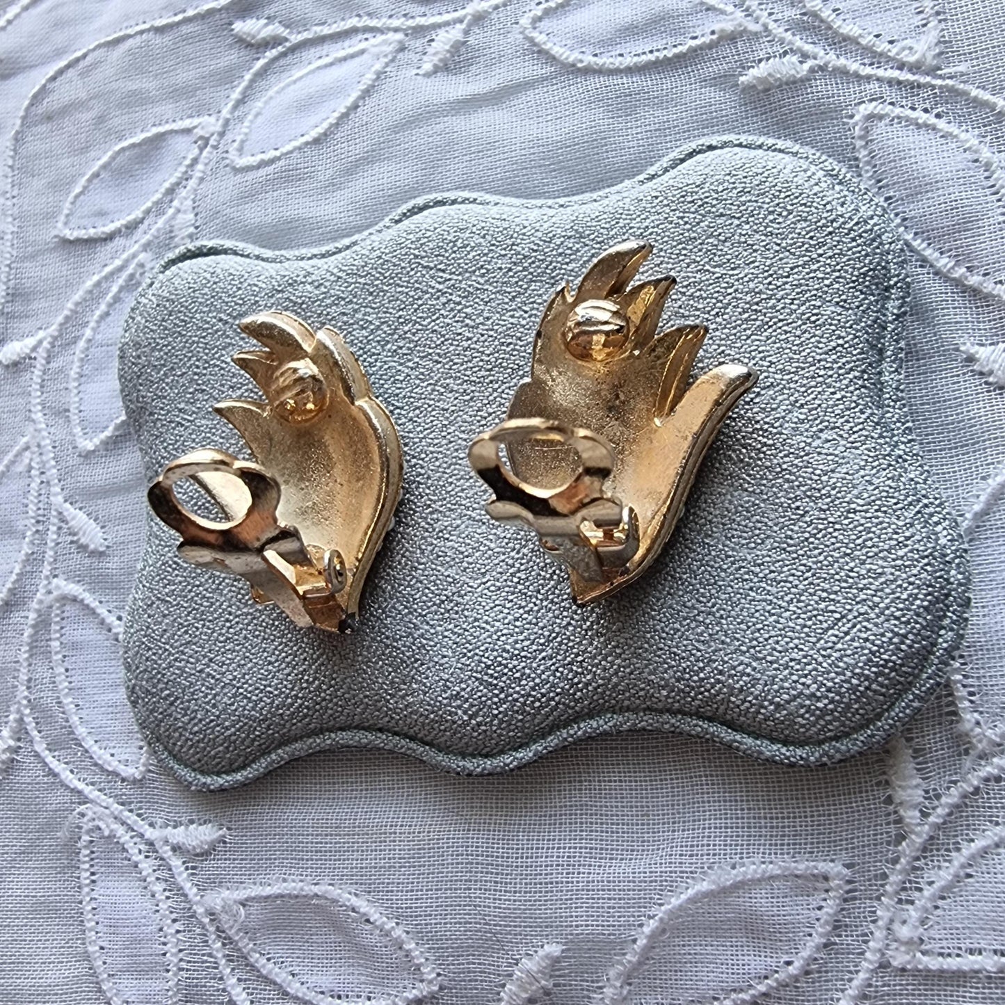 Clip on - Faux Turquoise and Pearls Stylised Flame Clip on Earrings