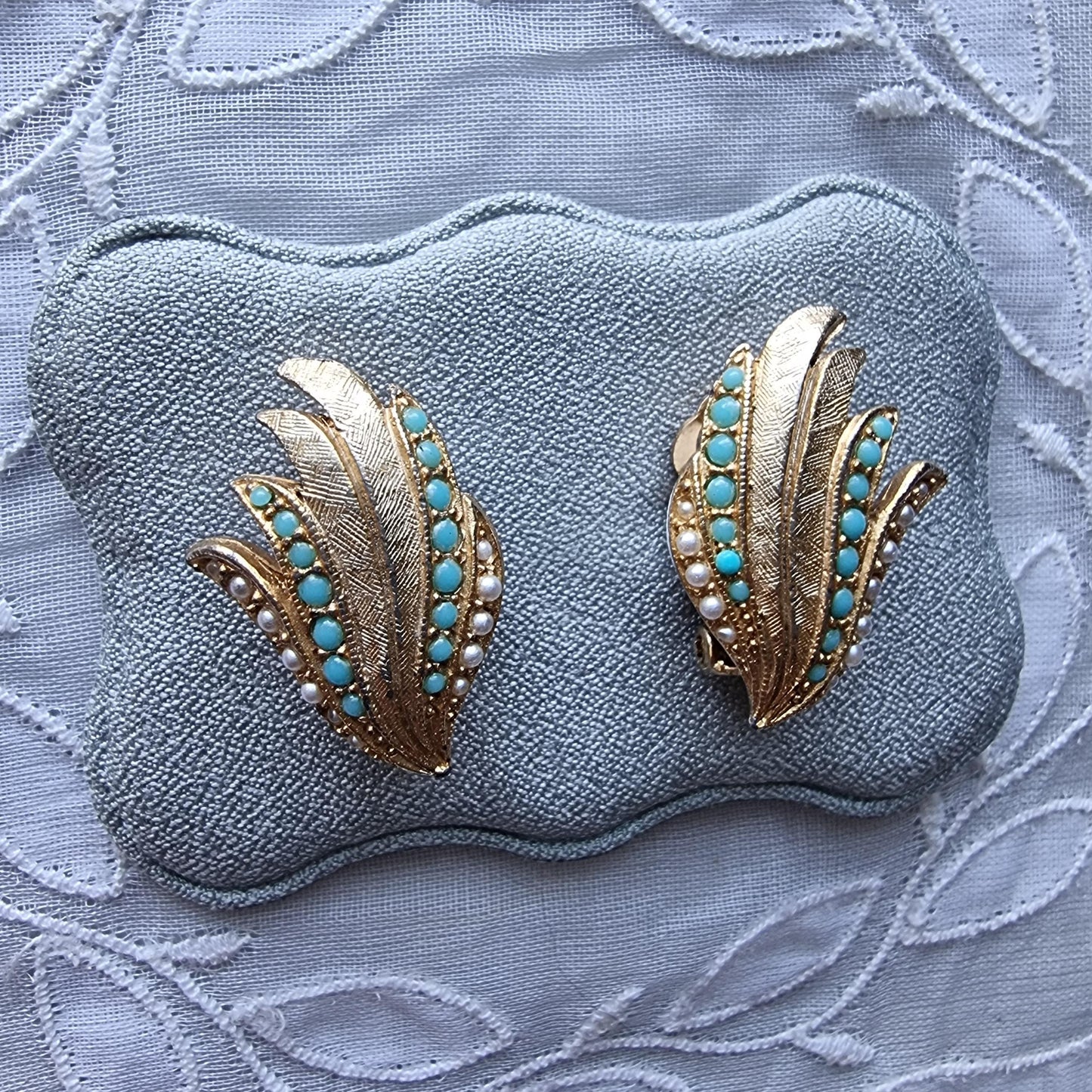 Clip on - Faux Turquoise and Pearls Stylised Flame Clip on Earrings