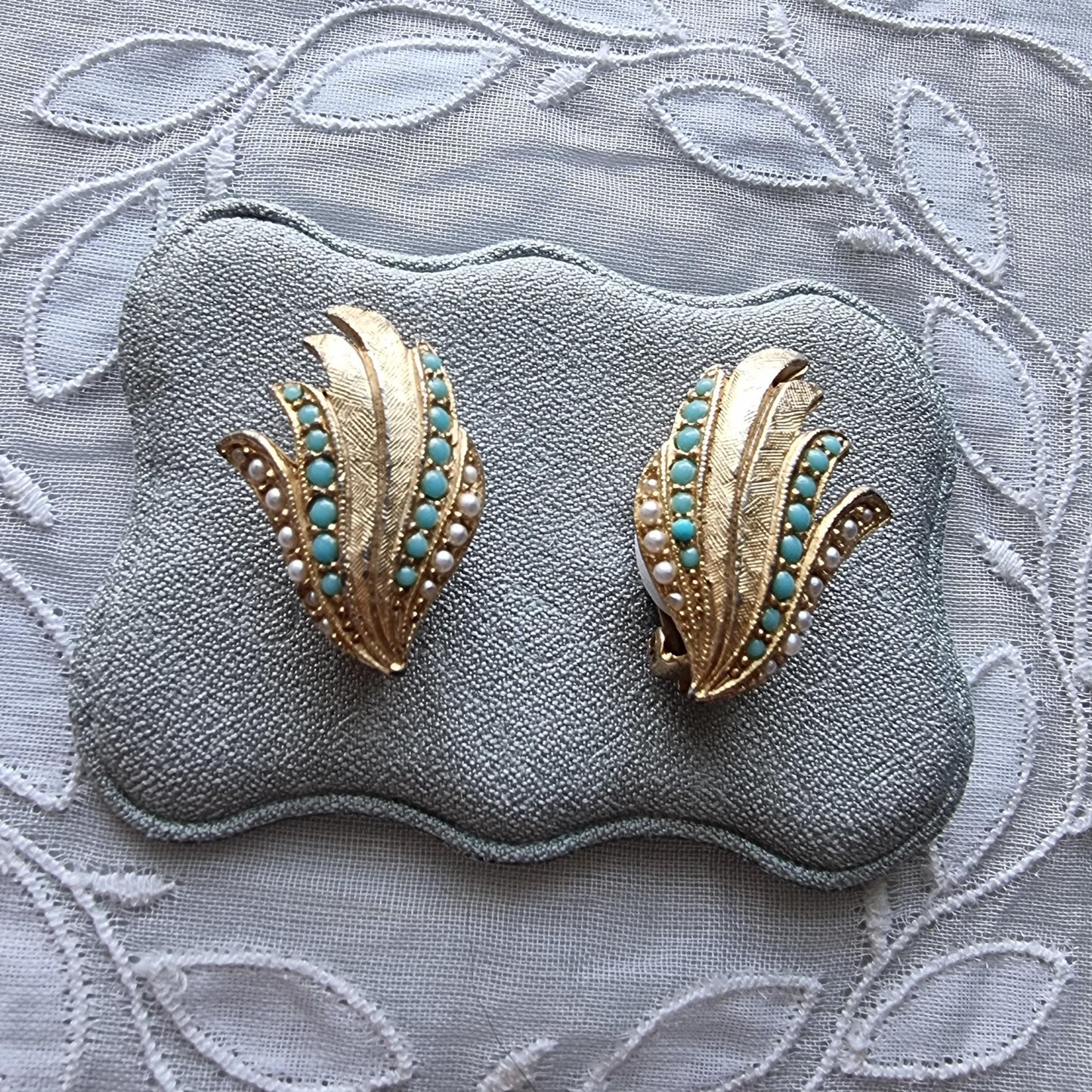 Clip on - Faux Turquoise and Pearls Stylised Flame Clip on Earrings