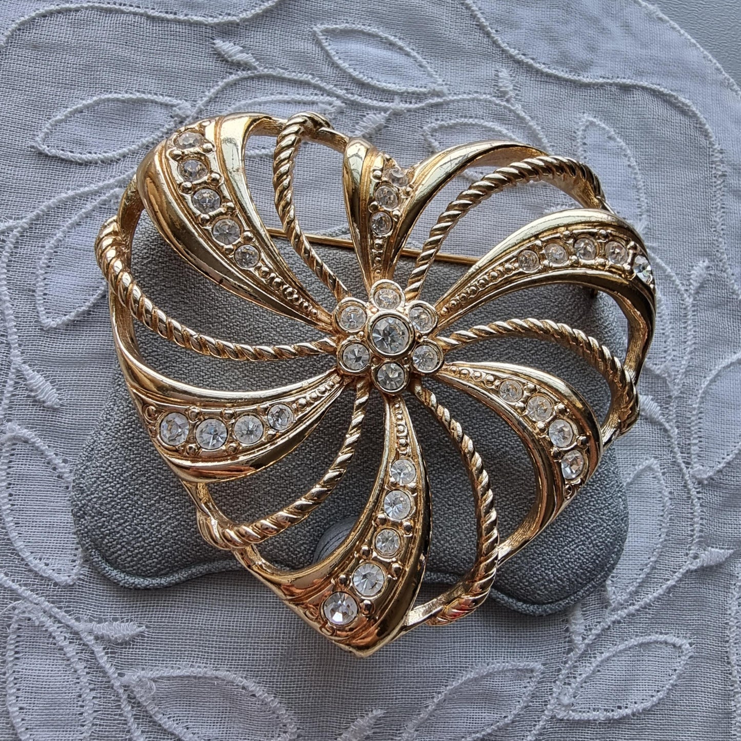 Brooch - Avon Big Heart Crystal Spray Brooch